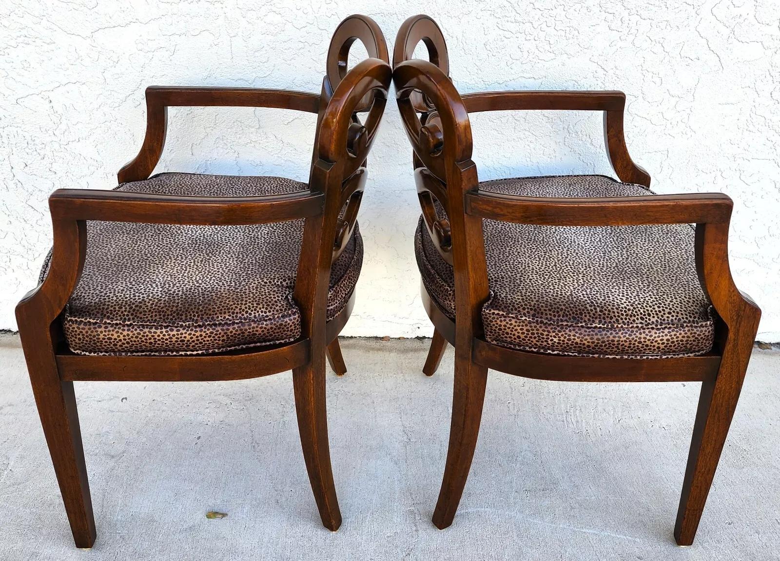 Paire de fauteuils Regency anciens à dossier Pretzel Bon état - En vente à Lake Worth, FL