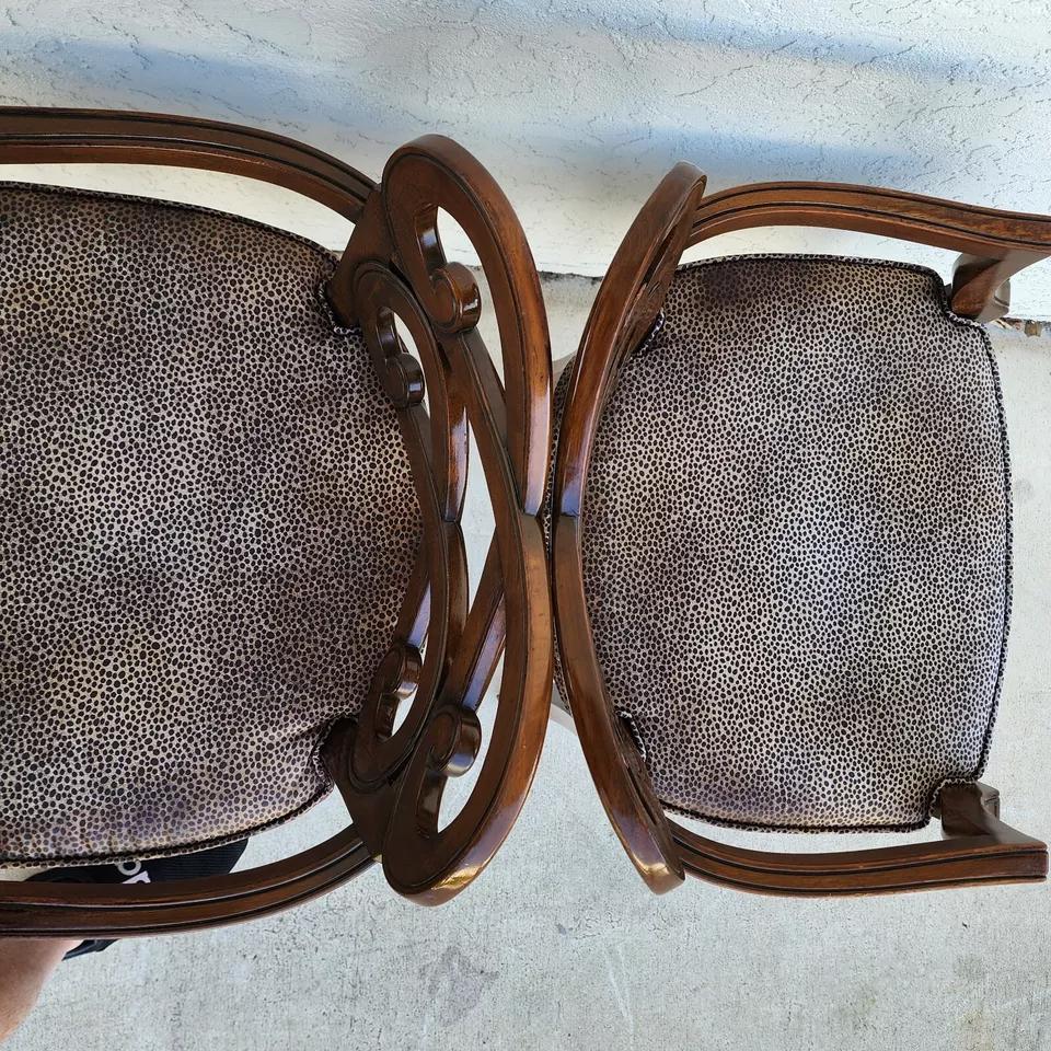 Paire de fauteuils Regency anciens à dossier Pretzel en vente 3