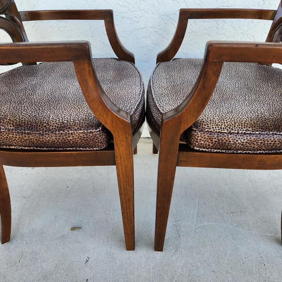 Paire de fauteuils Regency anciens à dossier Pretzel en vente 4