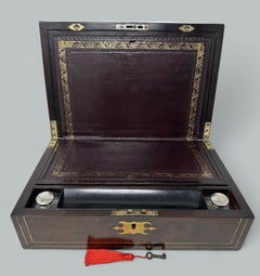 Antiguo escritorio de viaje de la Regencia de latón y madera de caoba Caja inclinada para escribir 19C