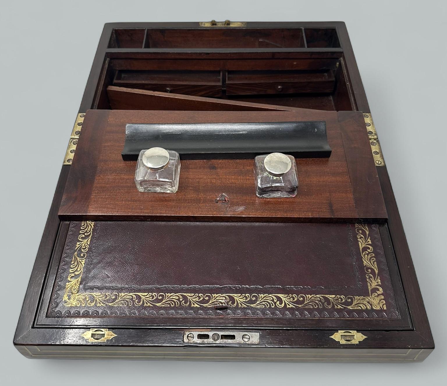 Antike Regency Messing gebundenen Reiseschreibtisch Mahagoni hölzerne Schreibschräge Box 19C im Angebot 1
