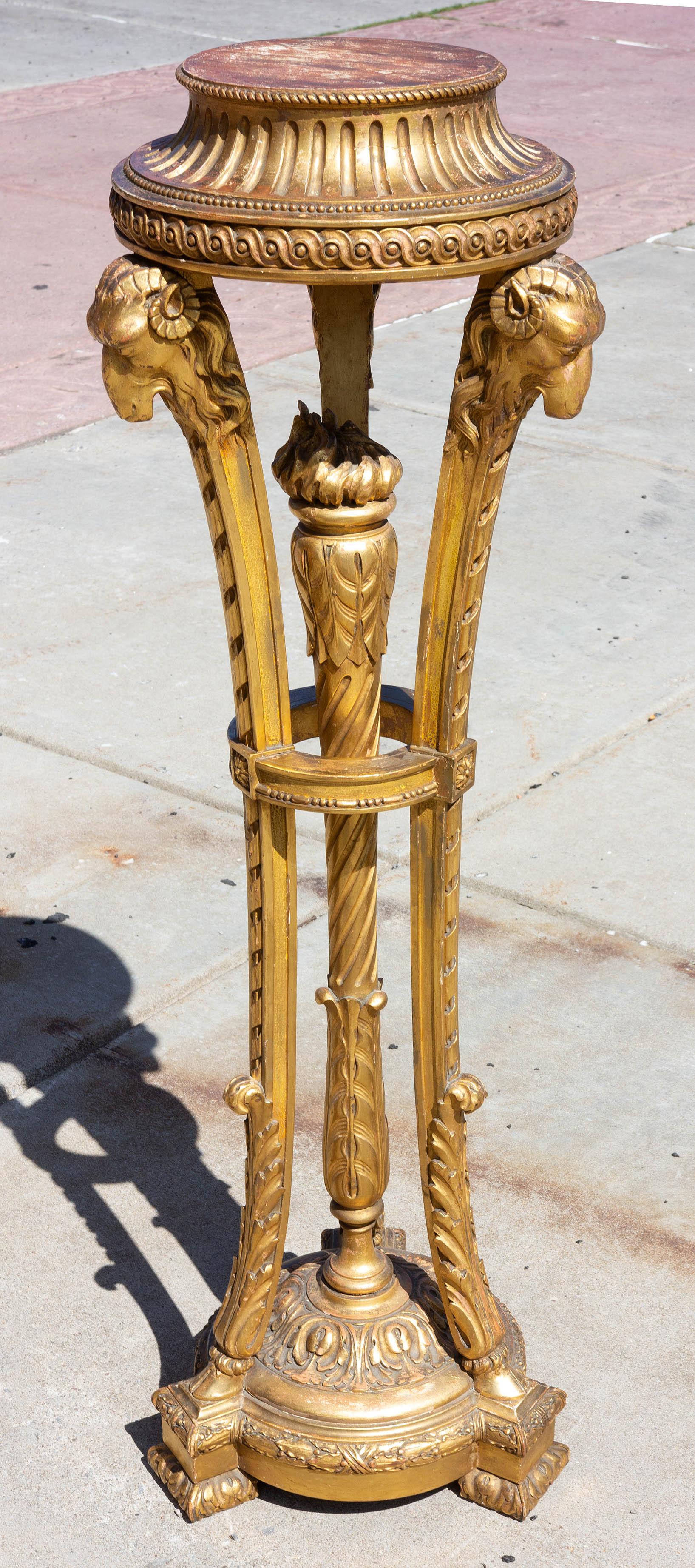 19th century ornate carved and gilded Regency stand. Excellent carving and gilding. Continental. Measure: 43