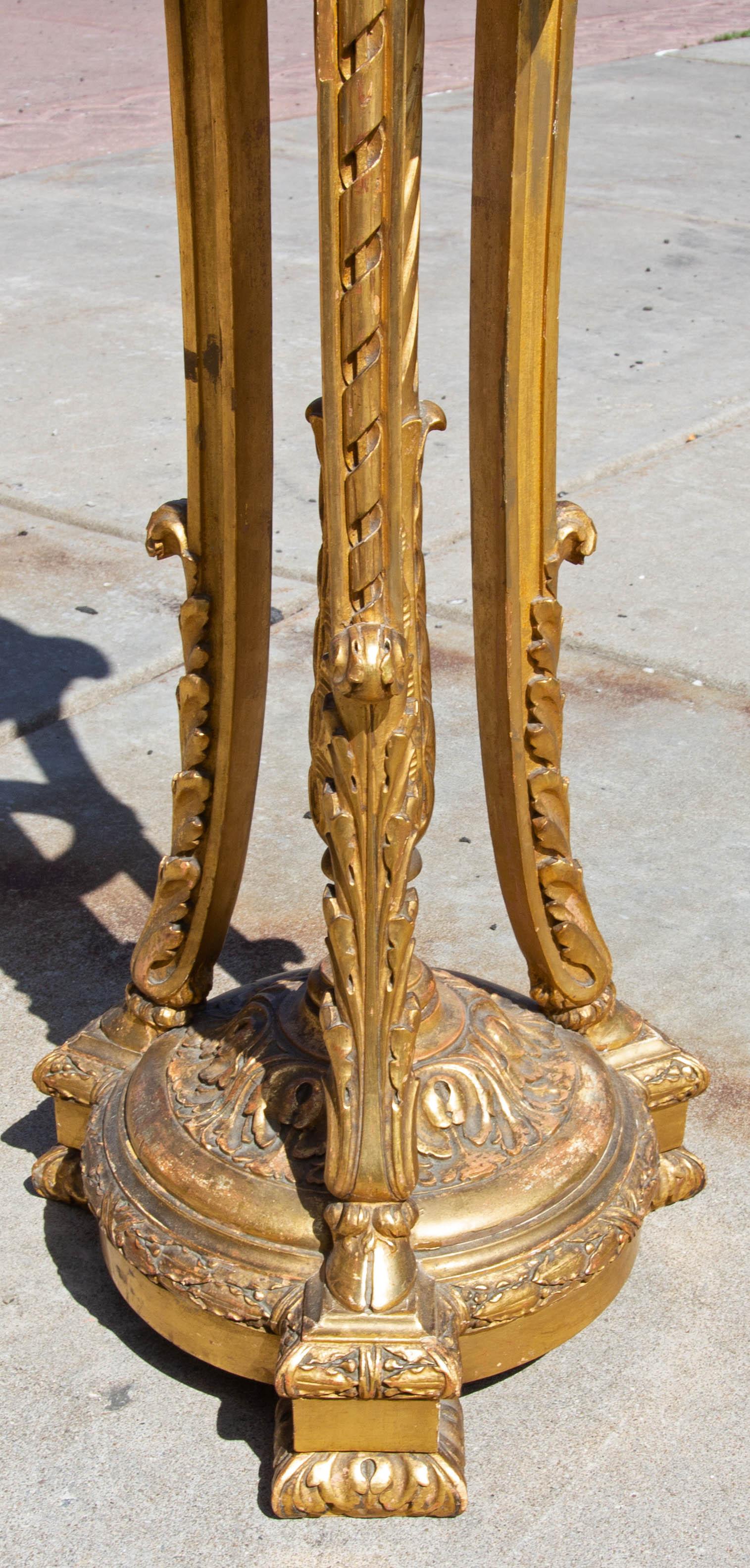 Antique Regency Carved and Gilt Pedestal Stand In Good Condition In Rochester, NY