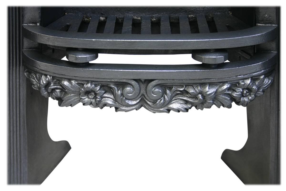 Antique Regency Cast Iron Fireplace Grate In Excellent Condition For Sale In Manchester, GB