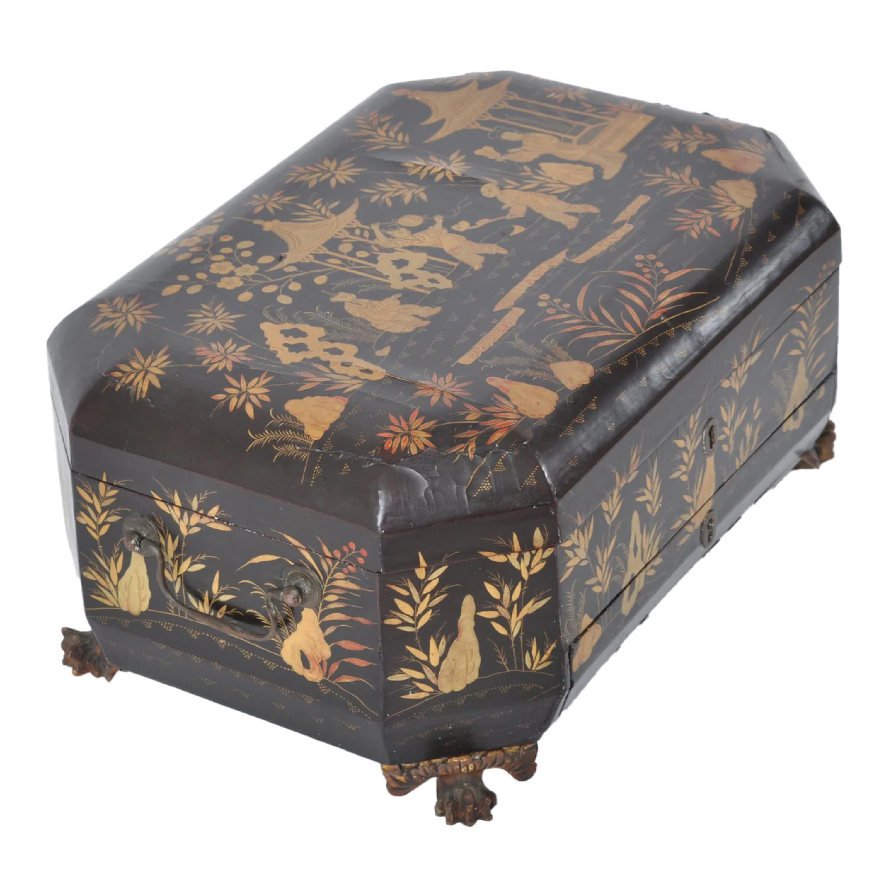 Chinois Ancienne boîte d'écriture à couture en laque d'exportation chinoise peinte à la main 1820 en vente