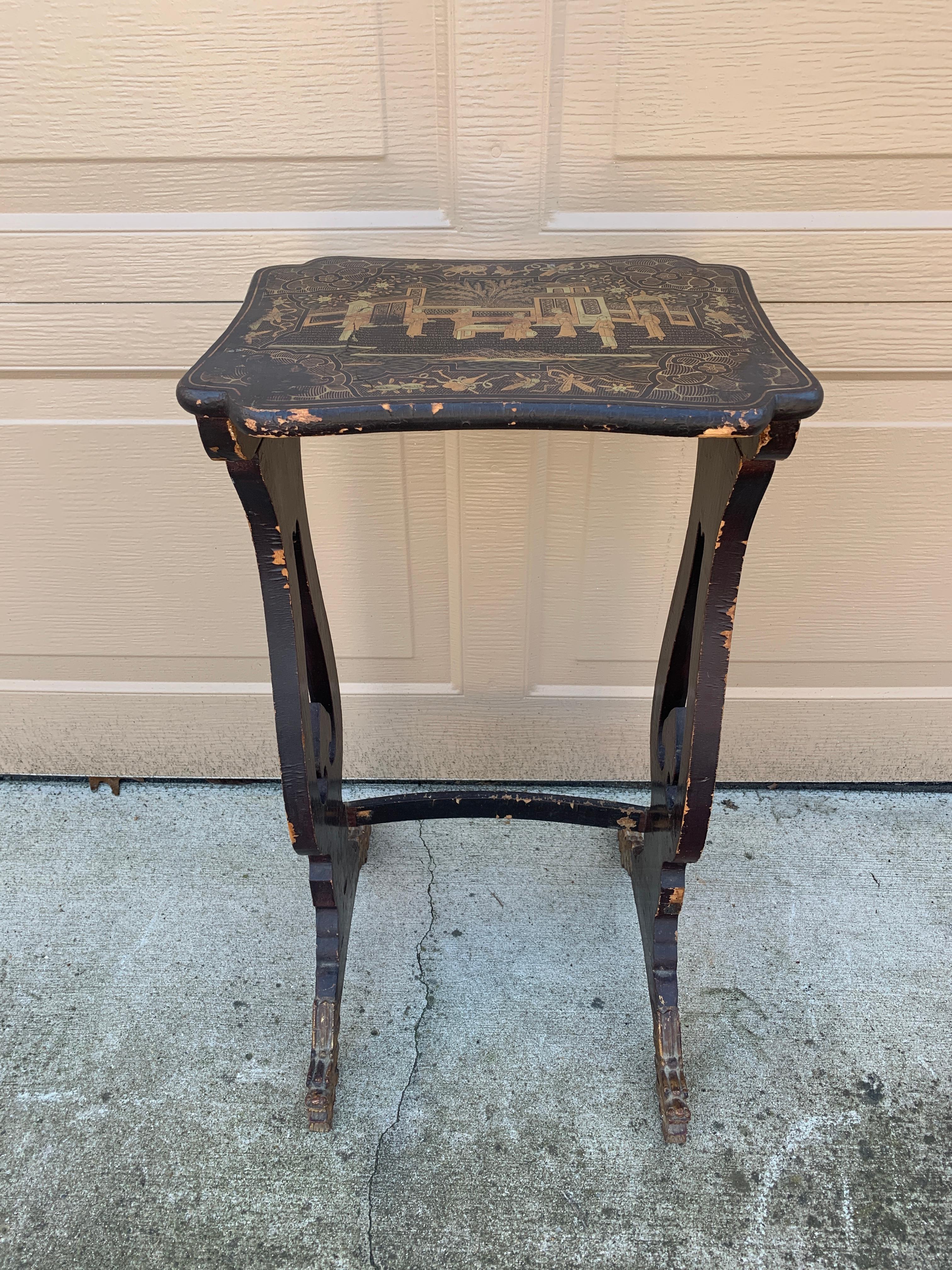 Antique Regency Chinoiserie Black Lacquered Nesting Tables with Carved Dragons For Sale 3