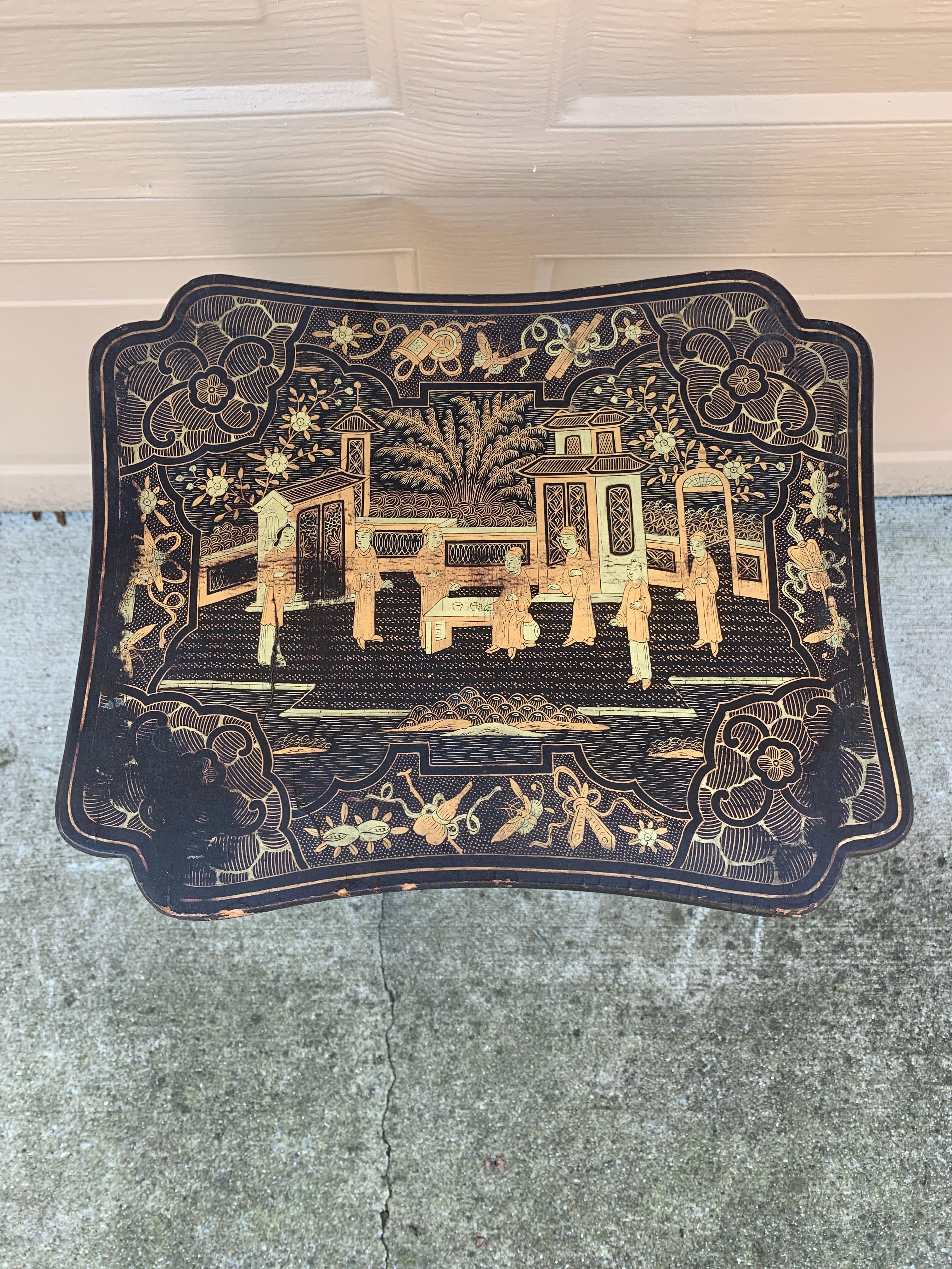 Antique Regency Chinoiserie Black Lacquered Nesting Tables with Carved Dragons For Sale 4