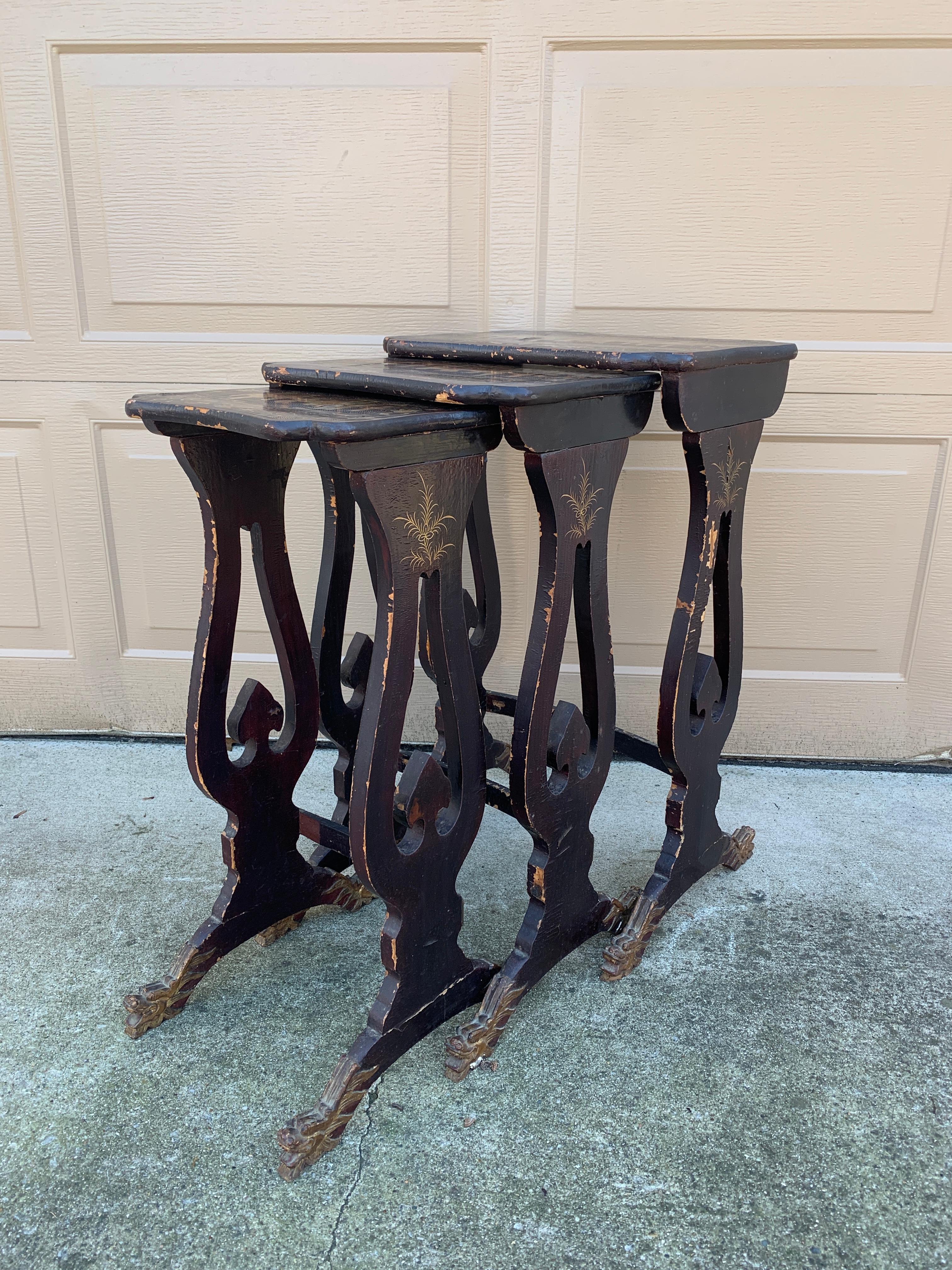 English Antique Regency Chinoiserie Black Lacquered Nesting Tables with Carved Dragons For Sale