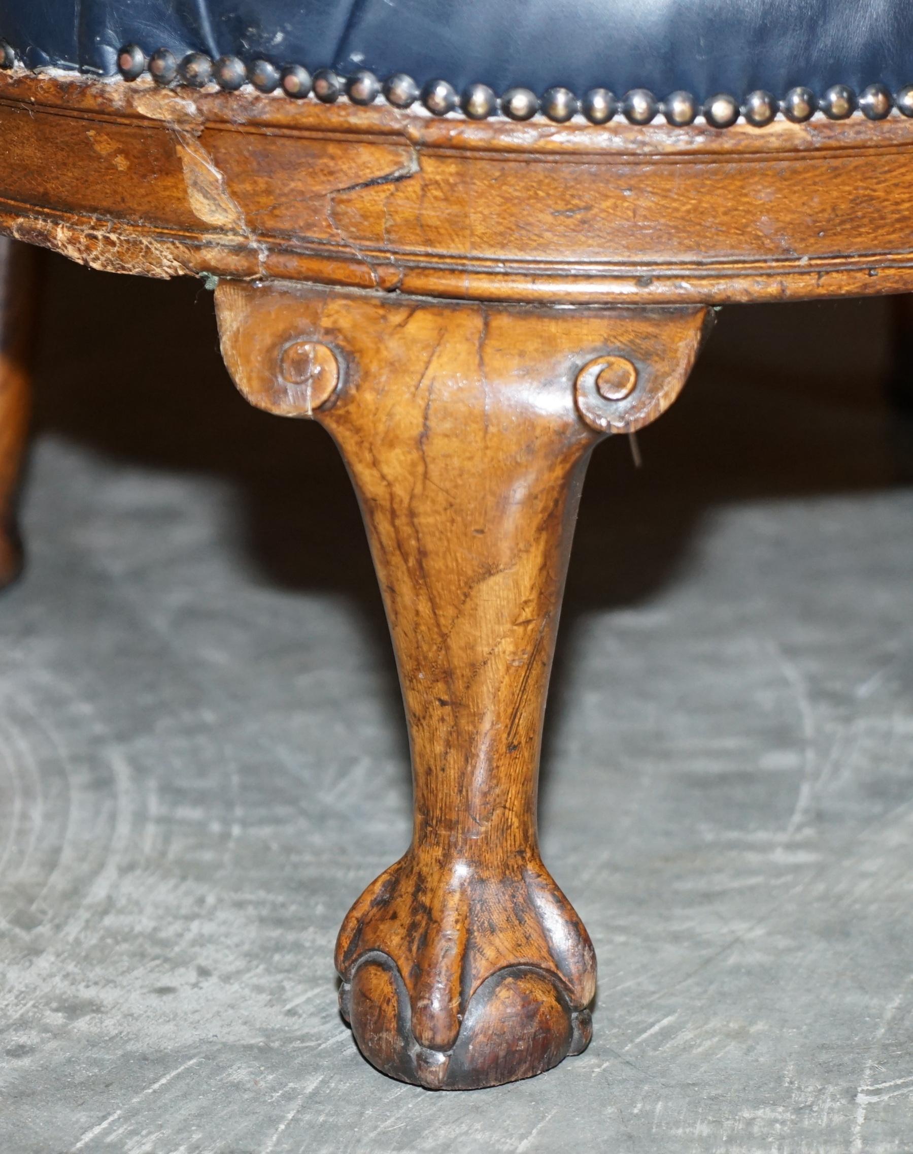 Antique Regency circa 1810-1820 Claw & Ball Oak Framed Blue Leather Armchair For Sale 3