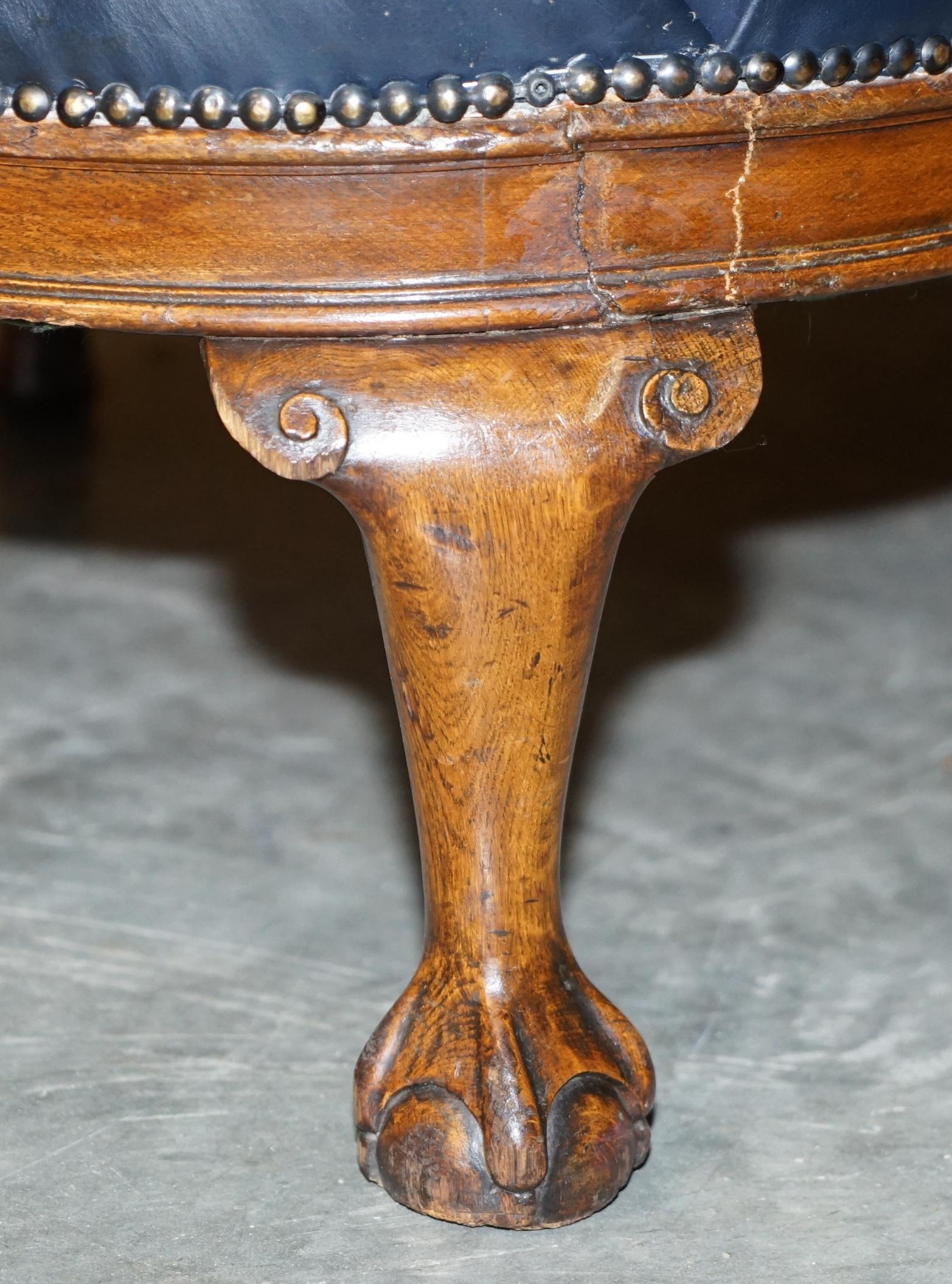 Antique Regency circa 1810-1820 Claw & Ball Oak Framed Blue Leather Armchair For Sale 4