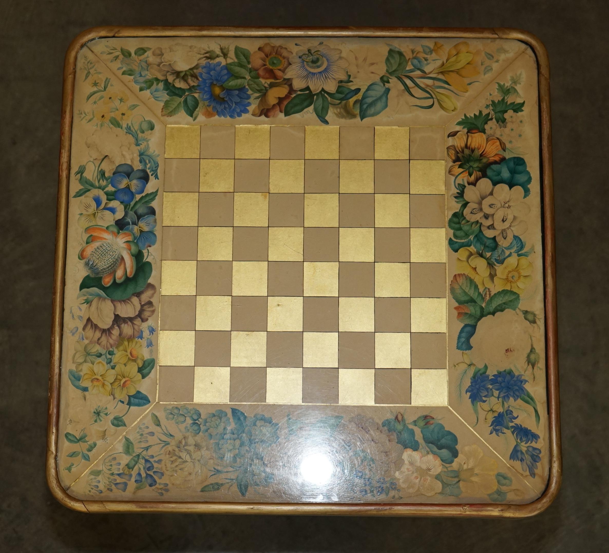 Anglais ANTiQUE REGENCY CIRCA 1810-1820 - TABLE DE CHESS BOARD À GILT BRASS ET HARDWOOD CHESSBOARD en vente