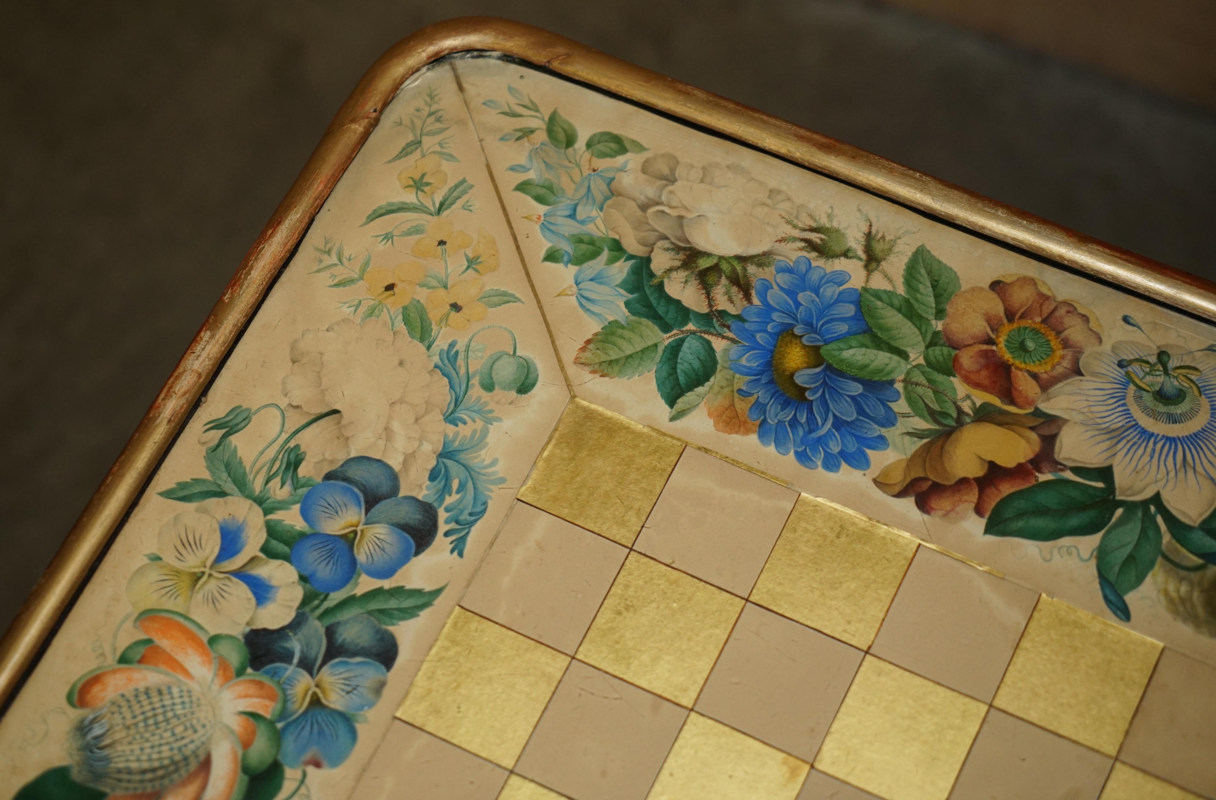 ANTiQUE REGENCY CIRCA 1810-1820 - TABLE DE CHESS BOARD À GILT BRASS ET HARDWOOD CHESSBOARD en vente 1