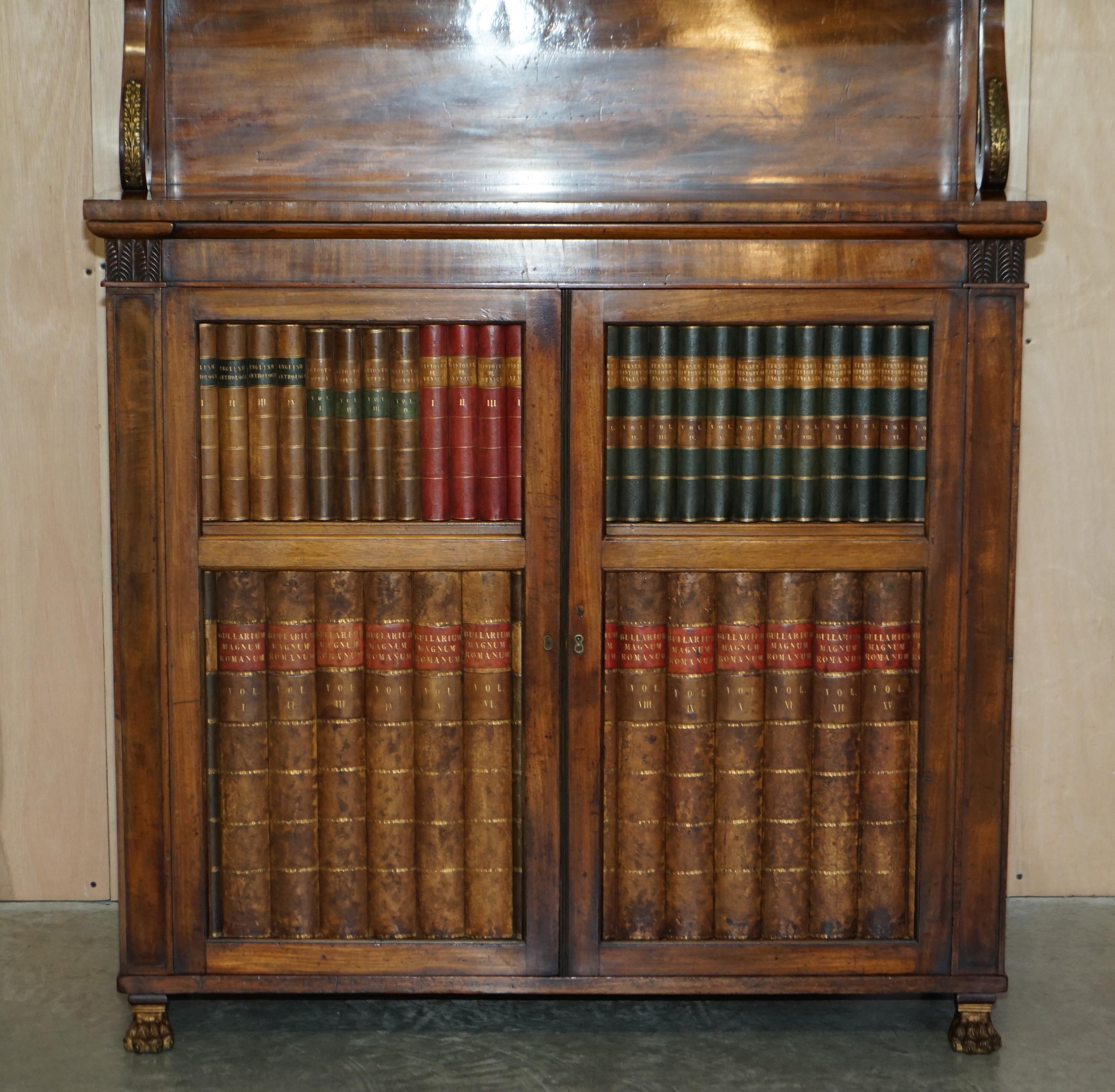 ANTIKE REGENCY, ca. 1810, FAUX BOOK CHIFFONIER, SIDEBOARD, BRASS GALLERY RAIL im Angebot 1