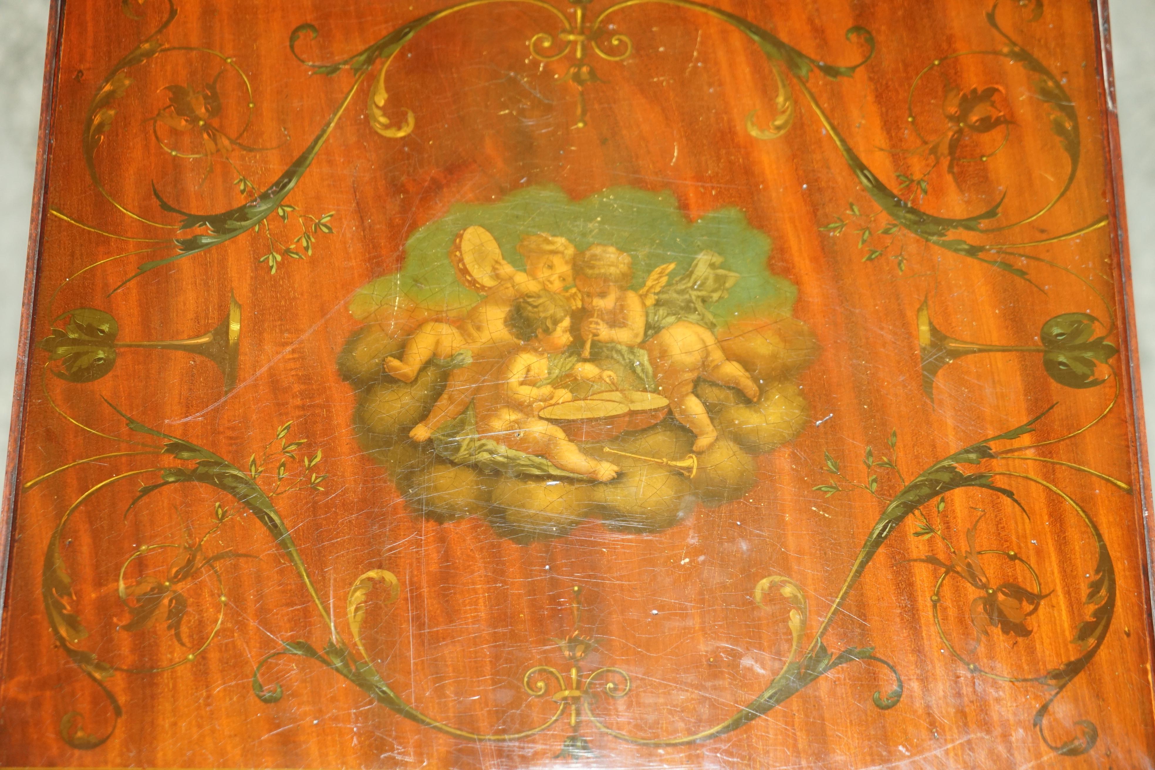 Antique Regency circa 1815 Sheraton Hand Painted Cherub Extending Side End Table For Sale 1