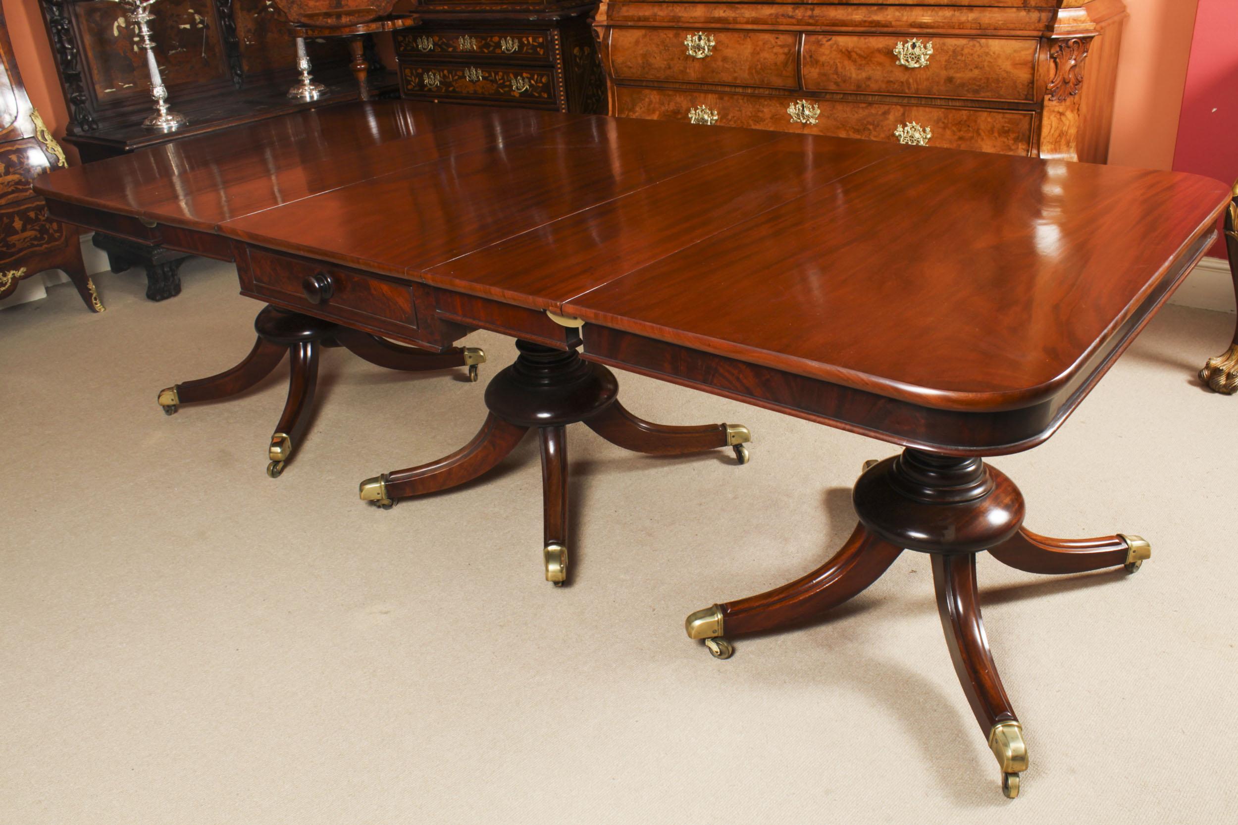 Mahogany Antique Regency Dining Table & 10 Regency Dining Chairs, 19th Century