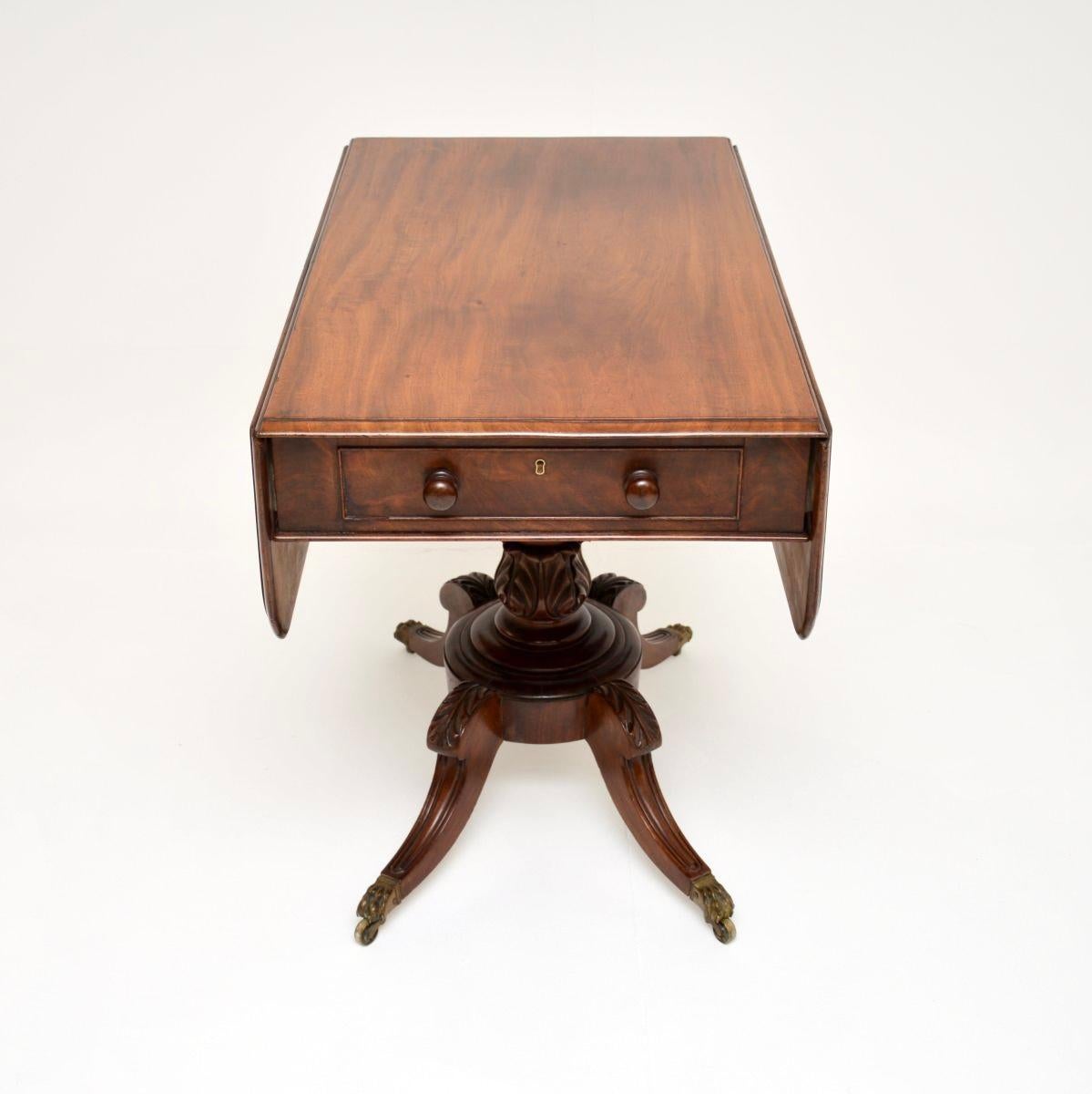 A fantastic original antique Regency drop leaf table. This was made in England, we would date it from around the 1820-1830 period.

It is of superb quality and is a great size. The drop down ends lift up and each is supported by two hinged pull out