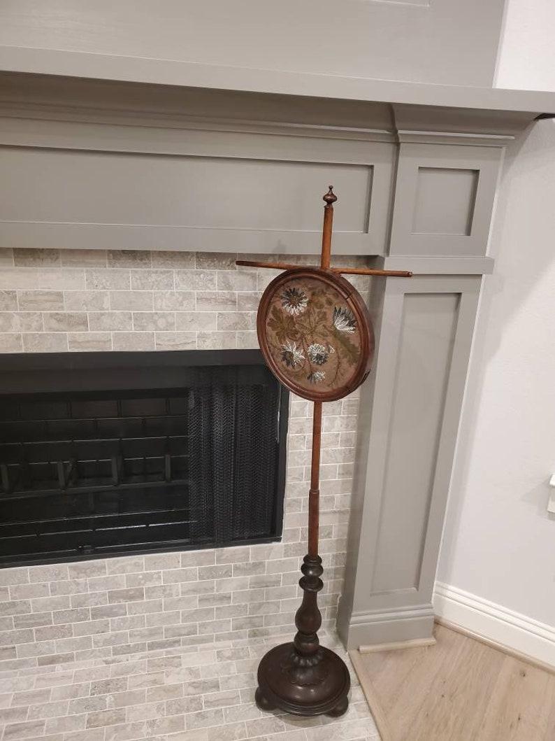 Antique Regency English Carved Mahogany Fire Screen In Good Condition For Sale In Forney, TX