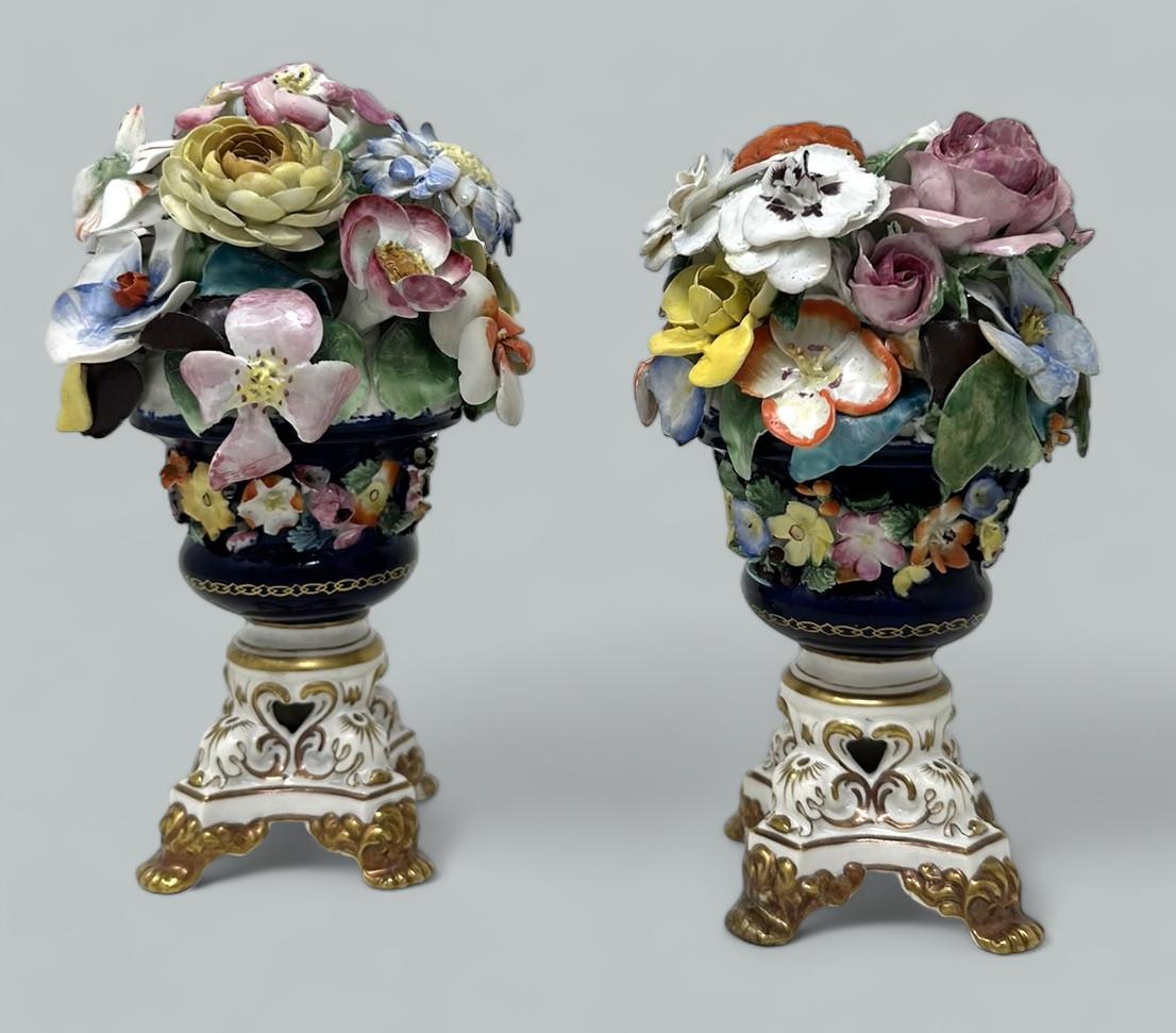 Antique Regency English Crown Derby Porcelain China Pair Urns Vases 1815-1825 In Good Condition For Sale In Dublin, Ireland