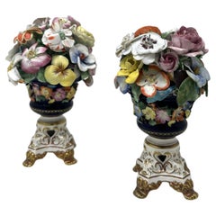 Paire de vases-urnes en porcelaine de style Regency anglais Crown Derby 1815-1825