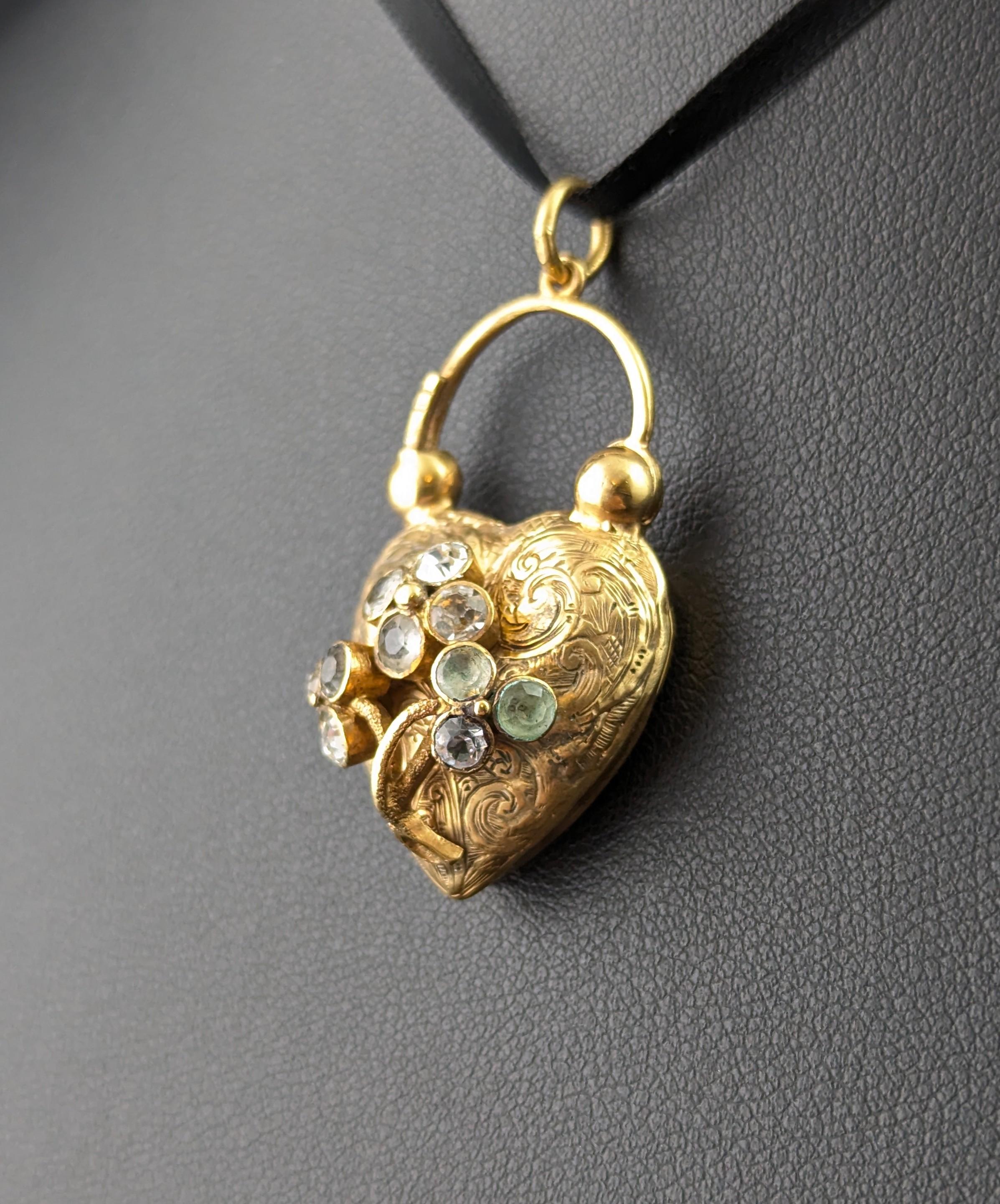 Antico medaglione con lucchetto a cuore d'oro dell'epoca Regency, Paste, Floral in vendita 1