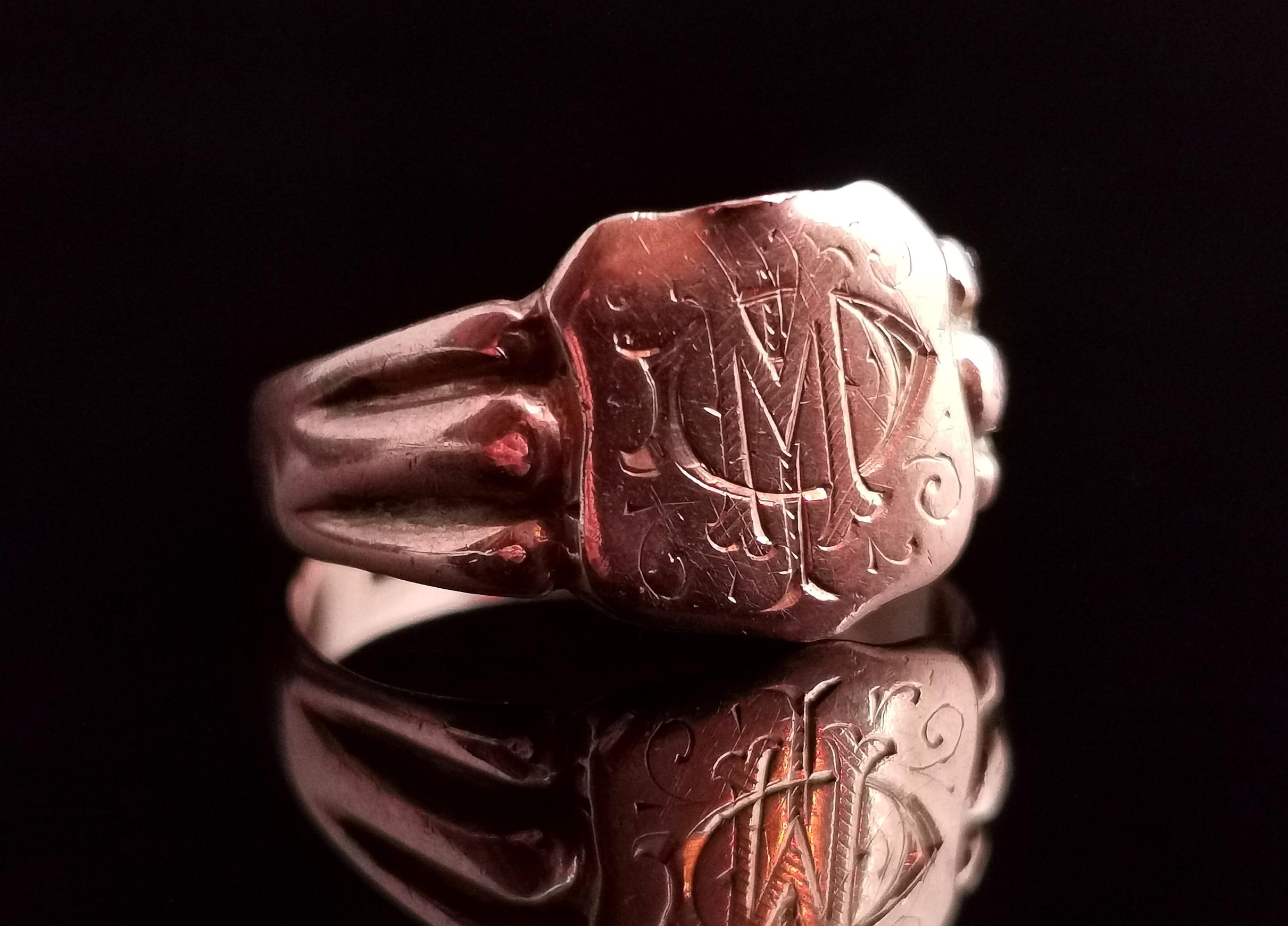Antiker antiker Siegelring aus der Regency-Ära, monogrammiert, 9 Karat Roségold im Zustand „Relativ gut“ in NEWARK, GB