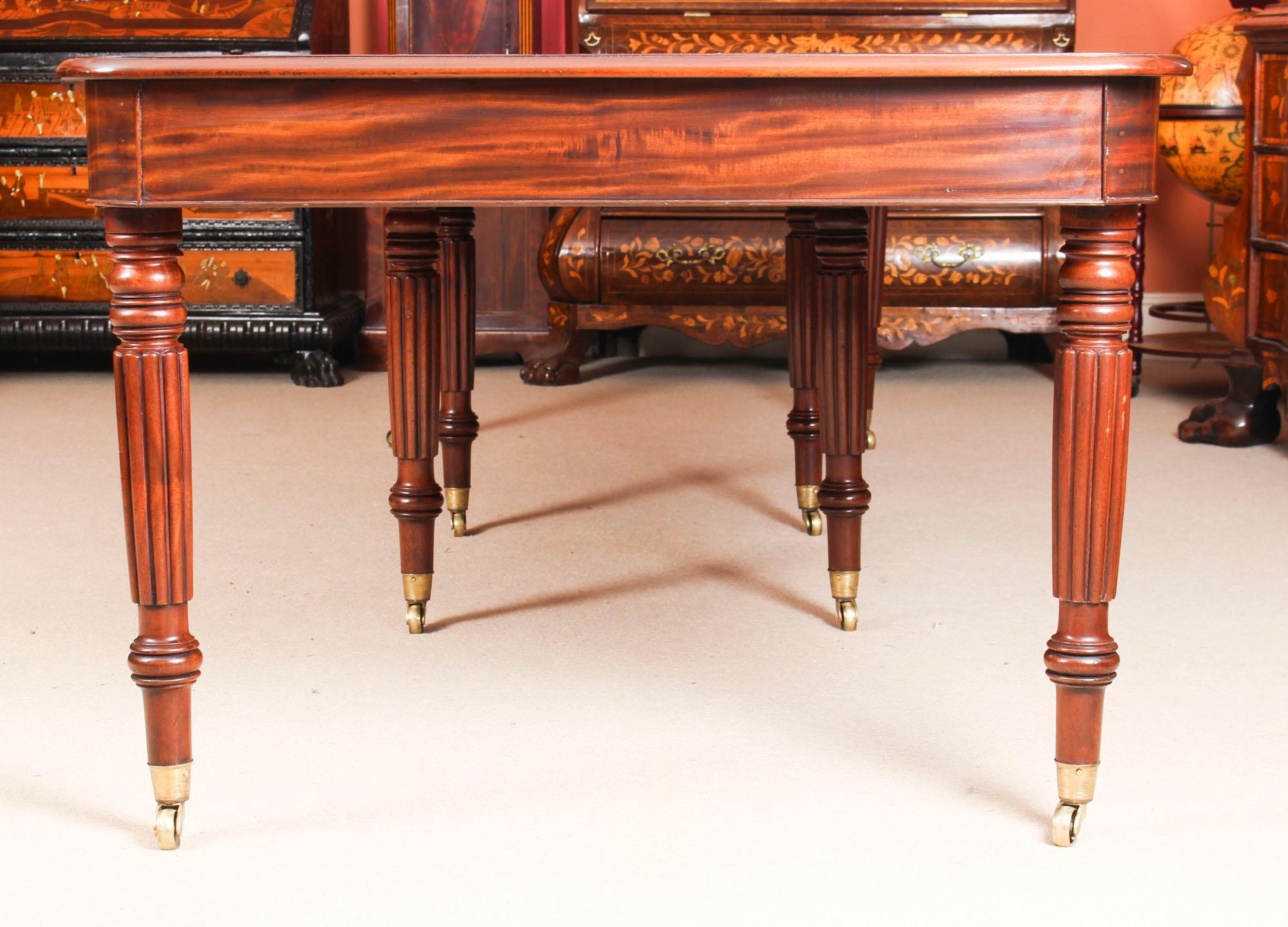 Antique Regency Flame Mahogany Dining Table Manner of Gillows, 19th Century 12