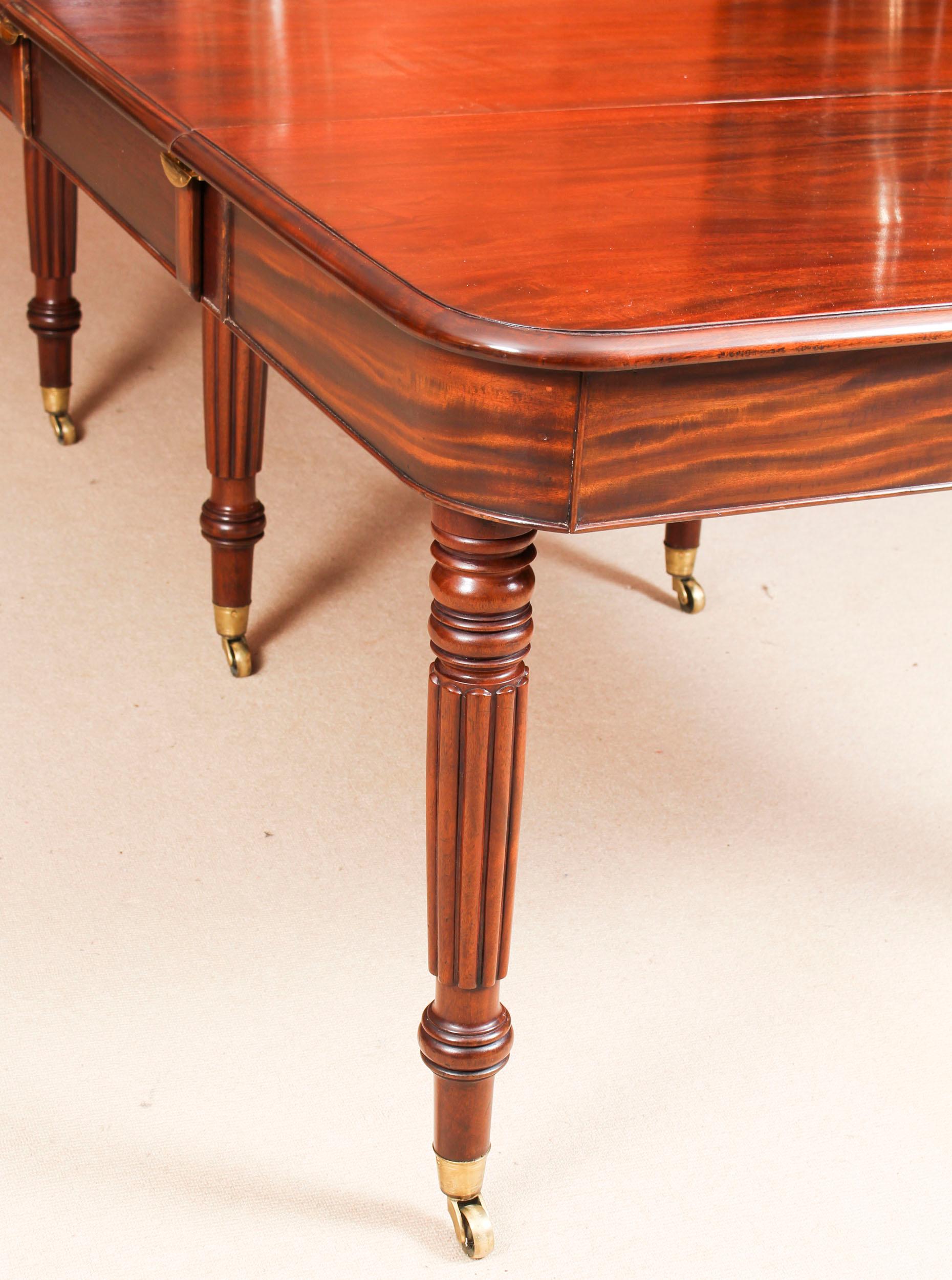 Antique Regency Flame Mahogany Dining Table Manner of Gillows, 19th Century 15