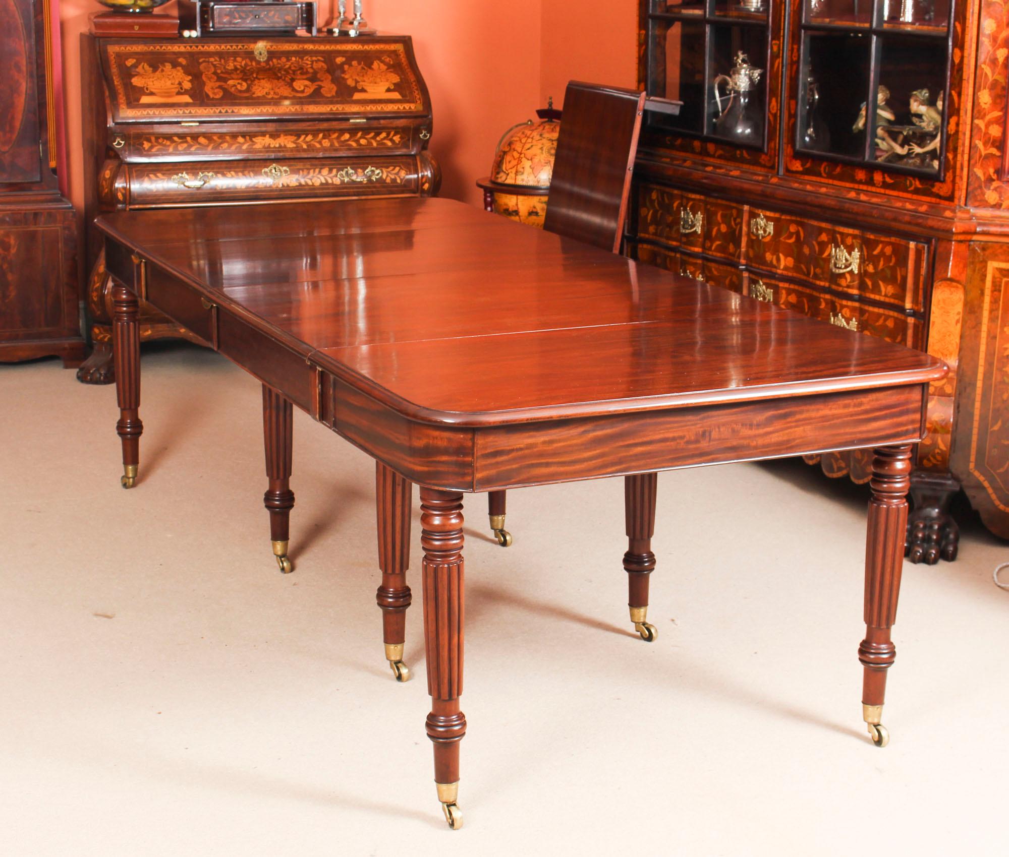 Early 19th Century Antique Regency Flame Mahogany Dining Table Manner of Gillows, 19th Century