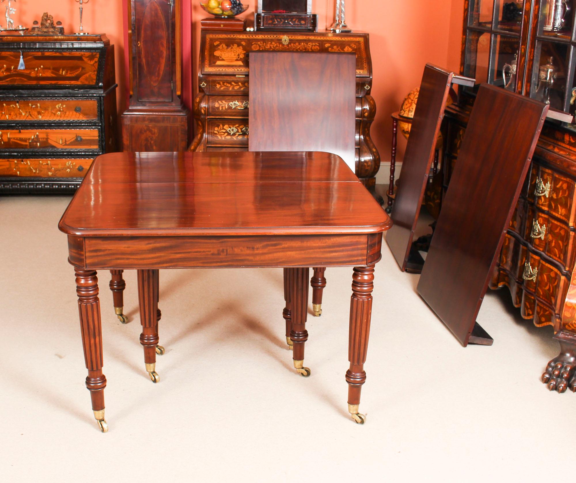 Antique Regency Flame Mahogany Dining Table Manner of Gillows, 19th Century 2