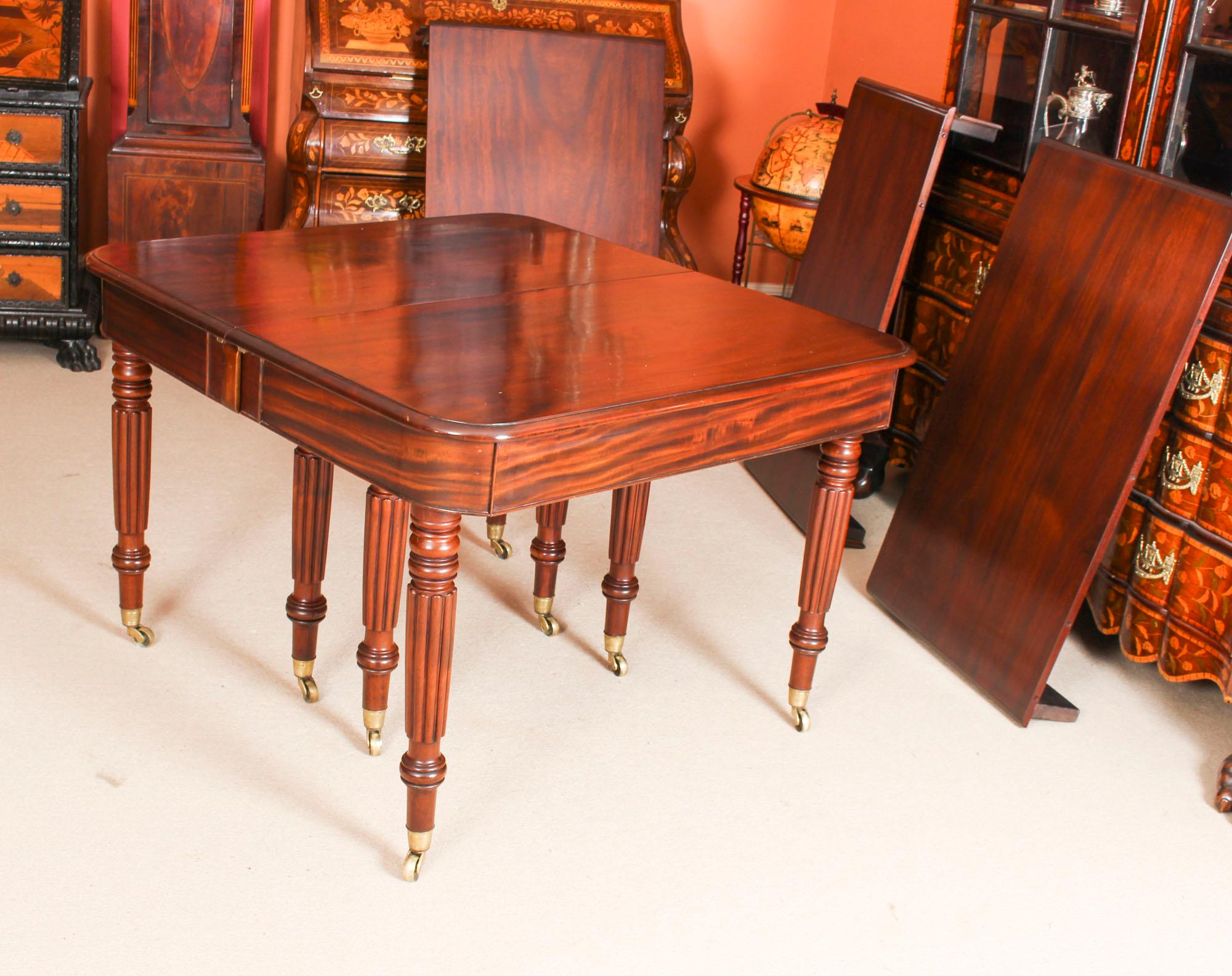Antique Regency Flame Mahogany Dining Table Manner of Gillows, 19th Century 3