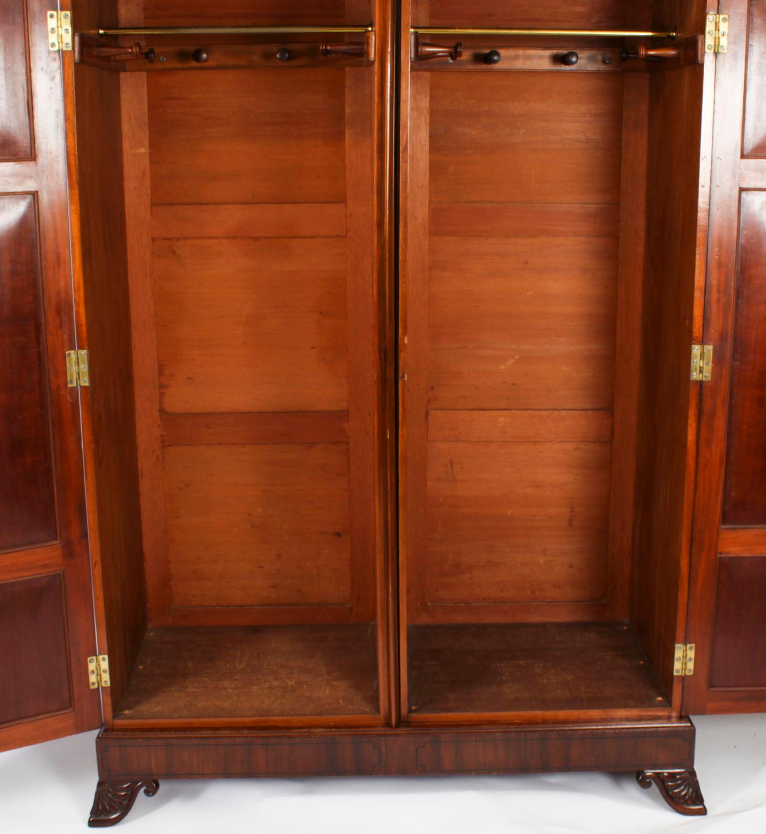 Ancienne armoire à deux portes en acajou flammé de style Régence 19ème siècle en vente 2