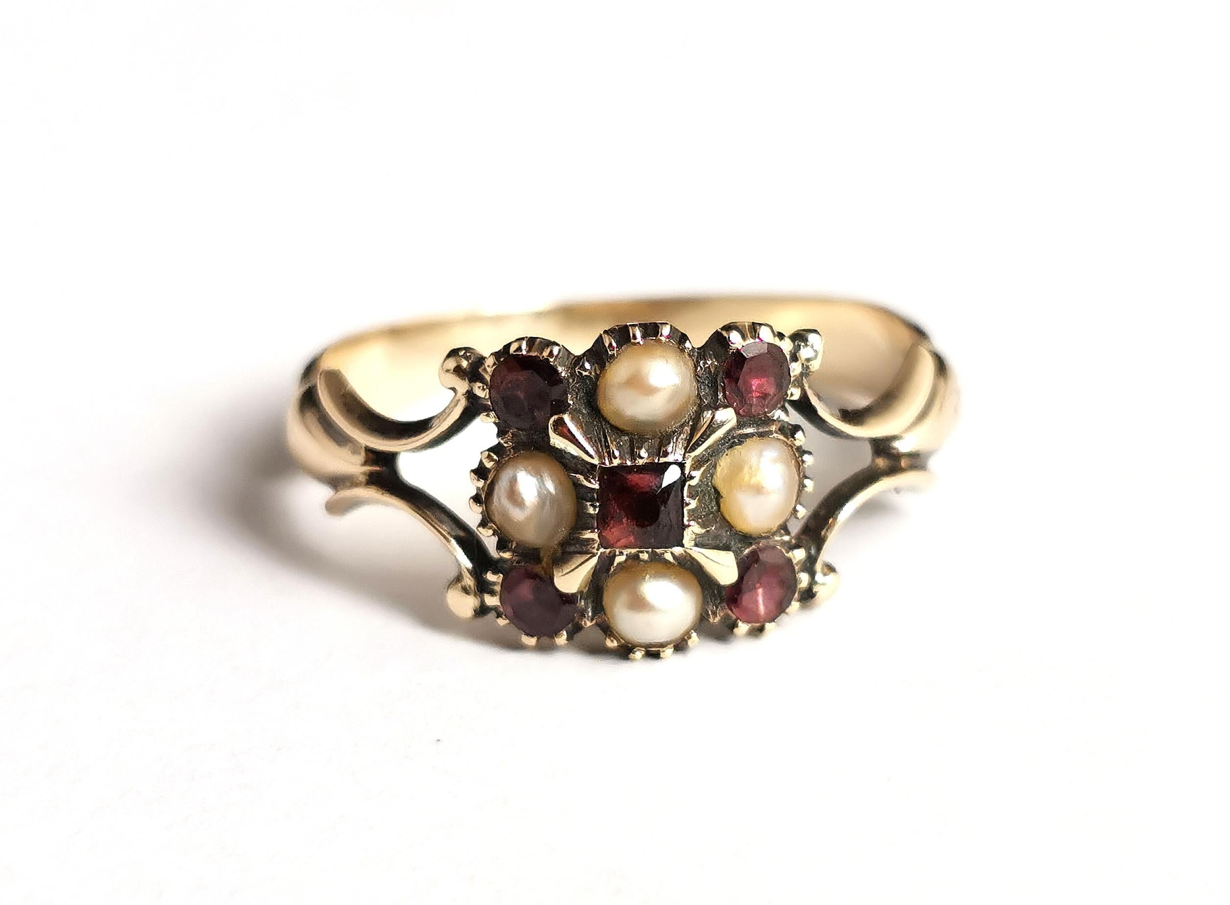 Antique Regency Garnet and seed pearl ring, 9k yellow gold  4