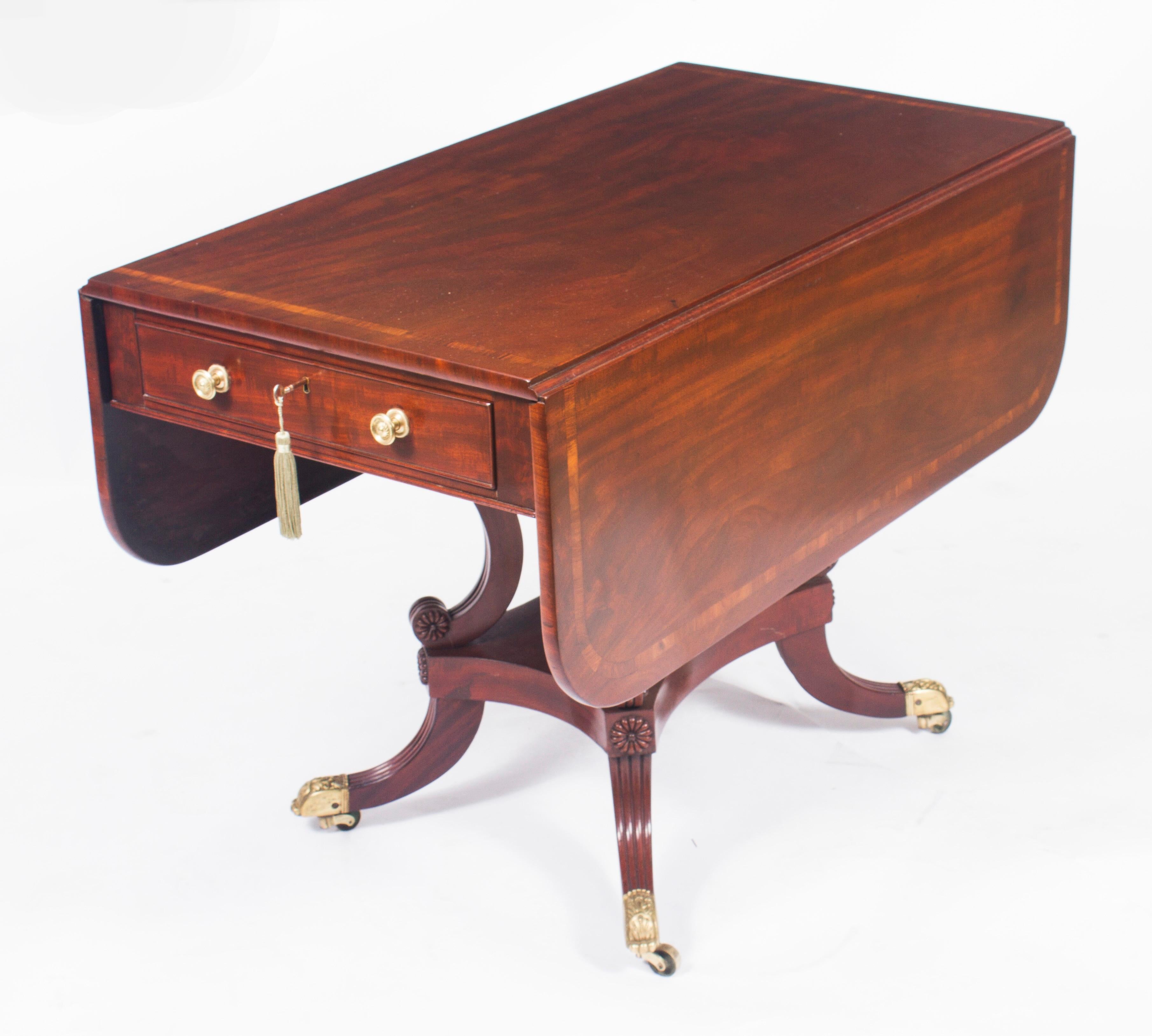 Anglais Ancienne table de Pembroke de style Régence George III Gillows & 6 chaises 19ème siècle en vente