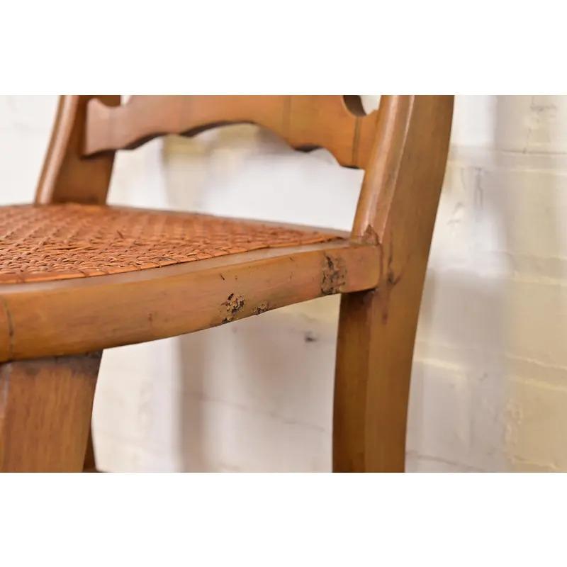 Antiker Regency-Stuhl aus handbemaltem Ahorn und Rohrgeflecht, CIRCA 1910 im Angebot 5