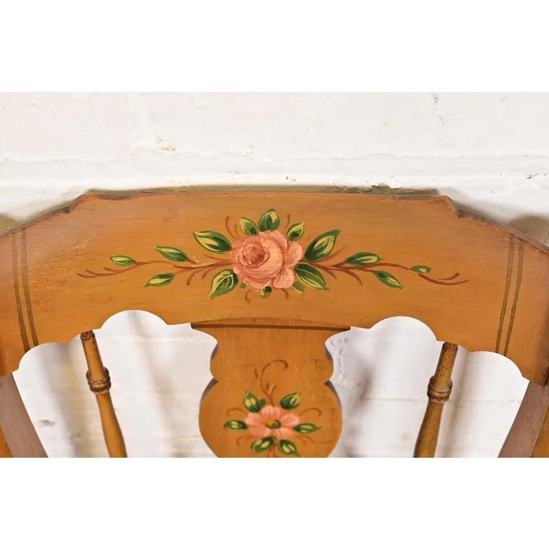 Antiker Regency-Stuhl aus handbemaltem Ahorn und Rohrgeflecht, CIRCA 1910 im Angebot 2