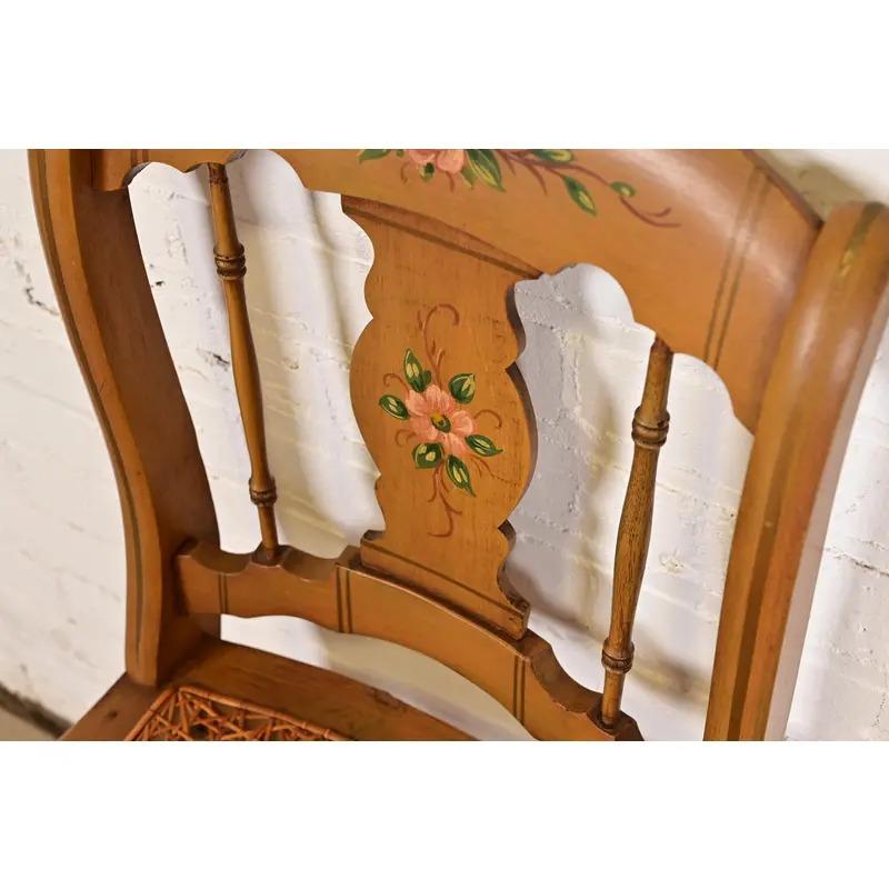 Antiker Regency-Stuhl aus handbemaltem Ahorn und Rohrgeflecht, CIRCA 1910 im Angebot 3