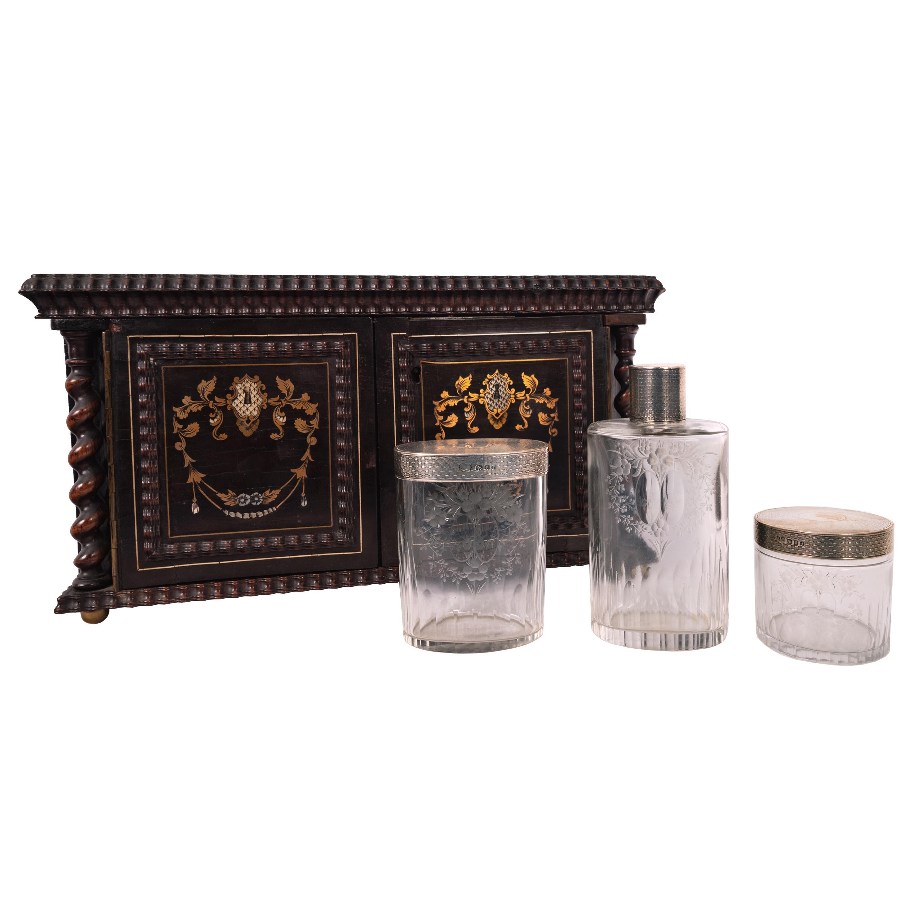 Antikes Regency-Parfümflaschen-Set mit Intarsien aus Palisanderholz und Silber 1824 im Angebot