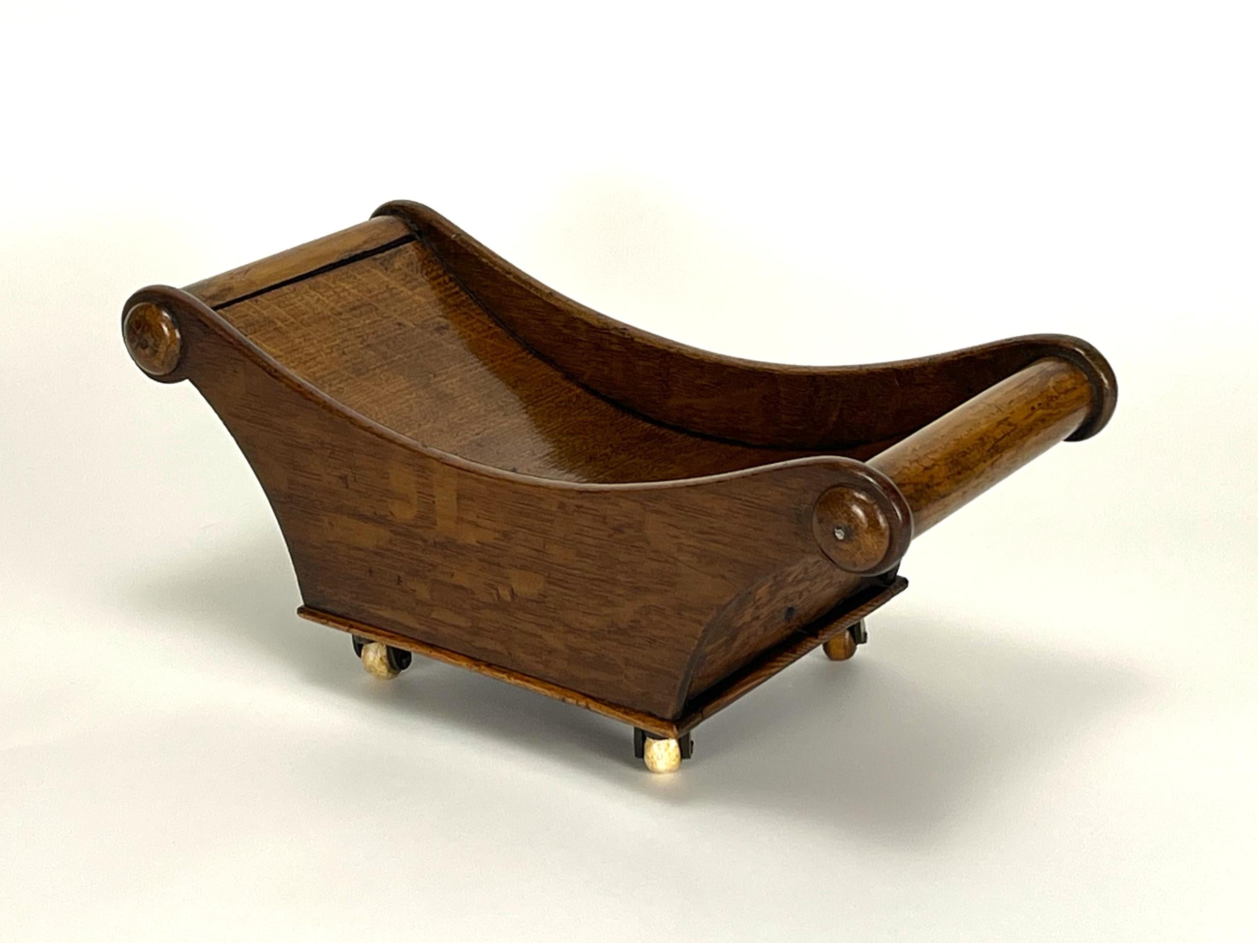 Antiguo posavasos de caoba de la Regencia o soporte para ruedas de queso-Sabor intemporal en Bueno estado para la venta en Saint Helena, CA