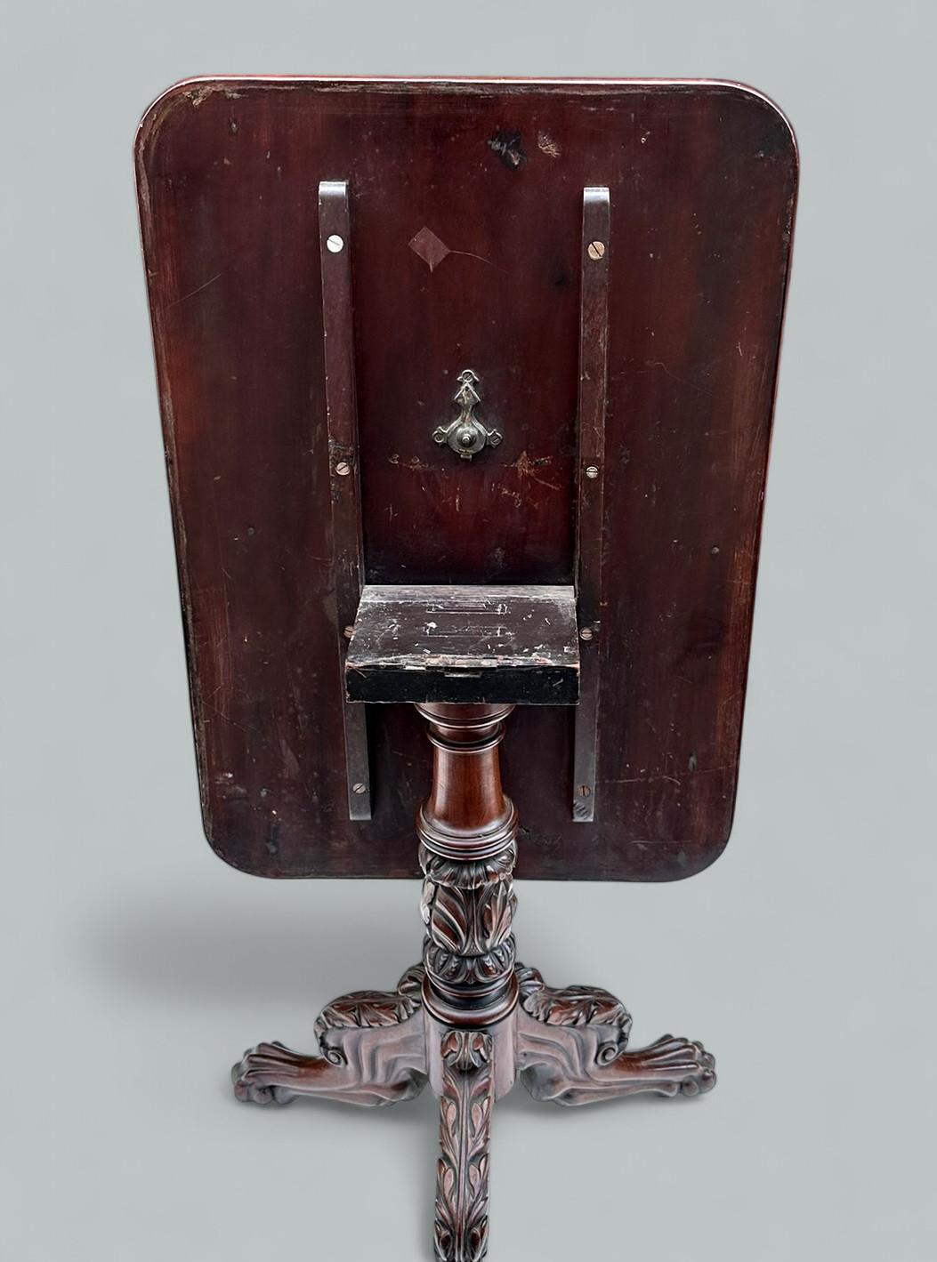 Lucidato Antique Regency Mahogany Occasional Snap Top Table possibly Irish 19th Century in vendita
