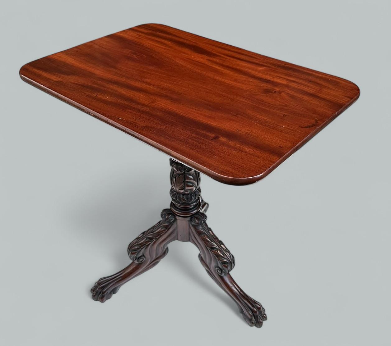 Mogano Antique Regency Mahogany Occasional Snap Top Table possibly Irish 19th Century in vendita
