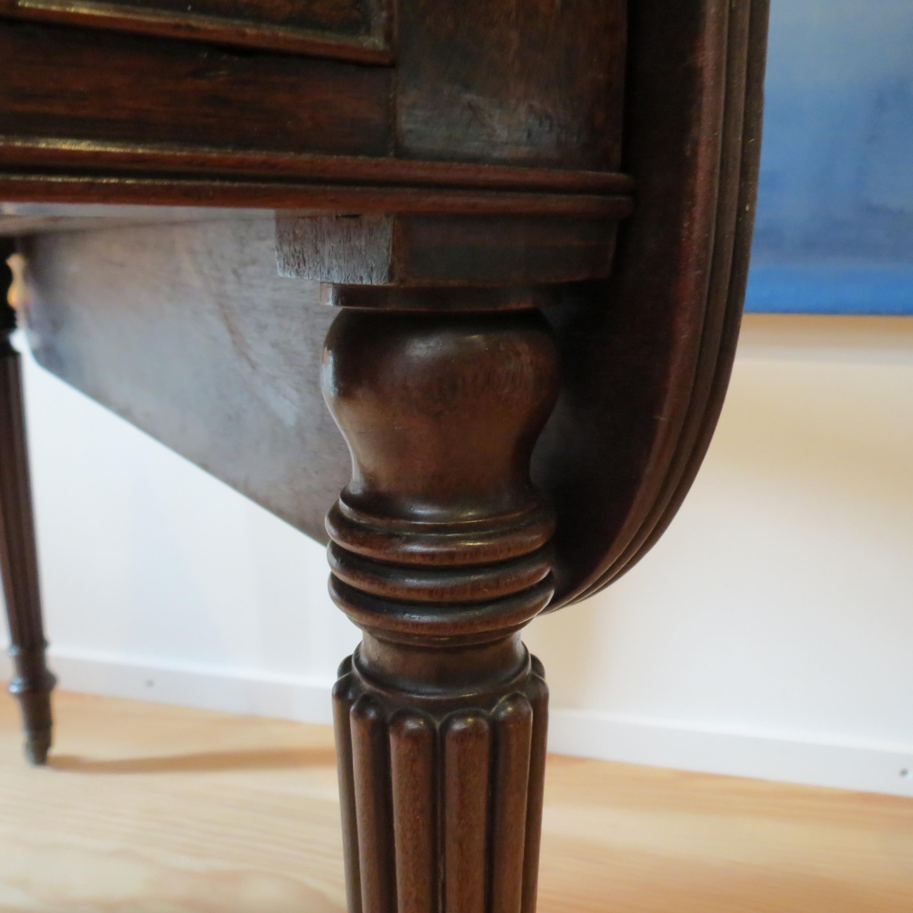 Antique Regency Mahogany Pembroke Table attributed to Gillows Lancaster For Sale 7