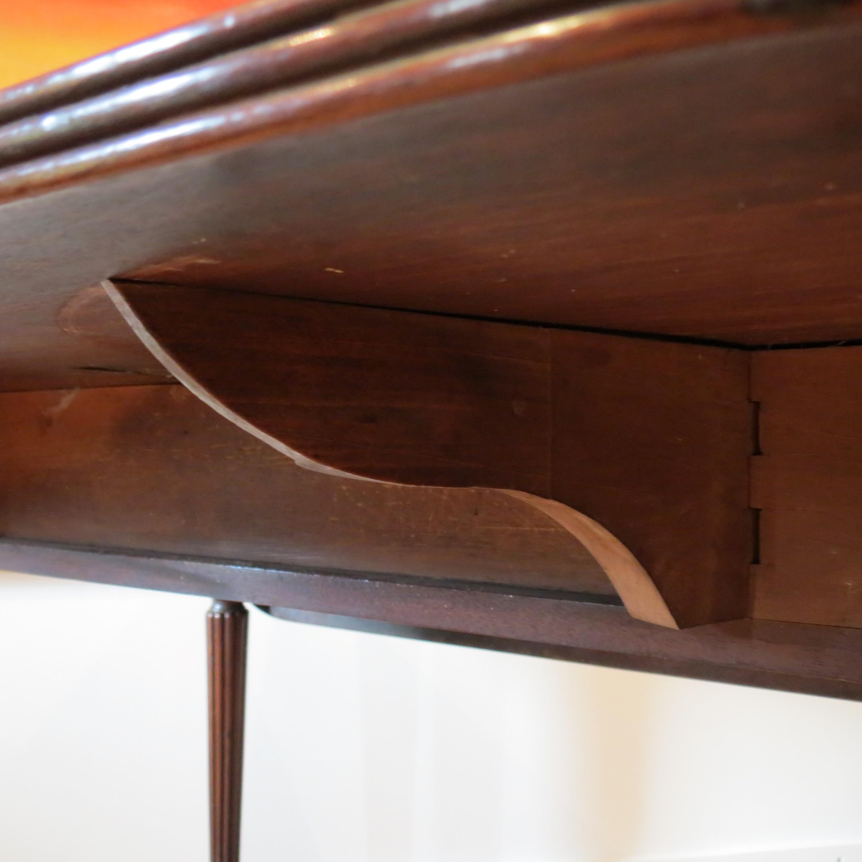 Antique Regency Mahogany Pembroke Table attributed to Gillows Lancaster For Sale 8