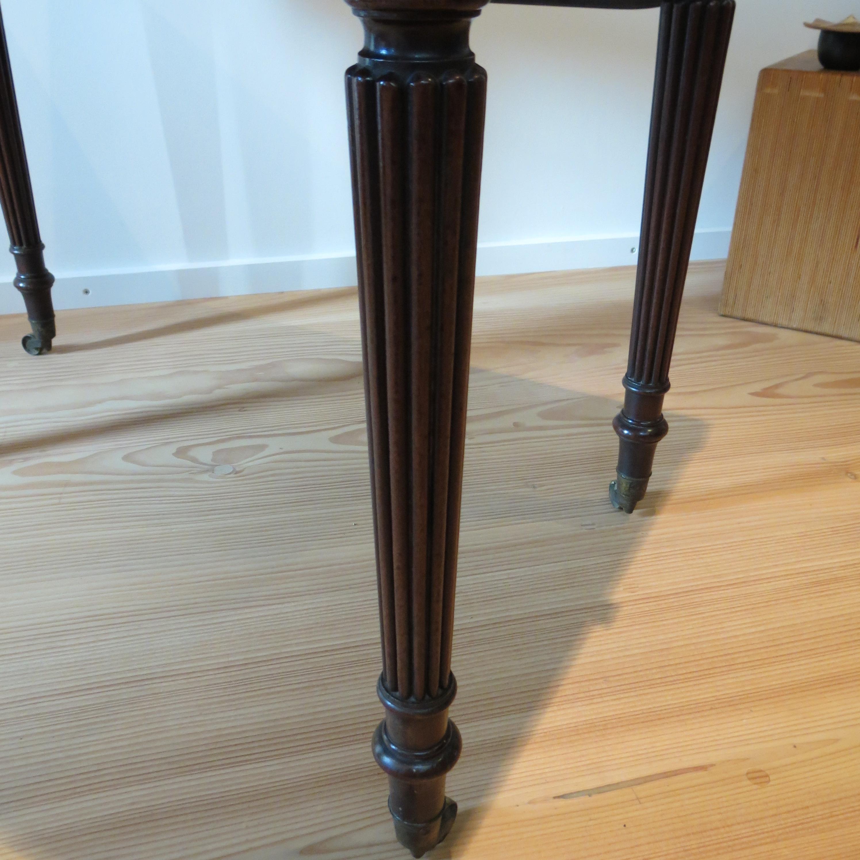 Antique Regency Mahogany Pembroke Table attributed to Gillows Lancaster For Sale 11