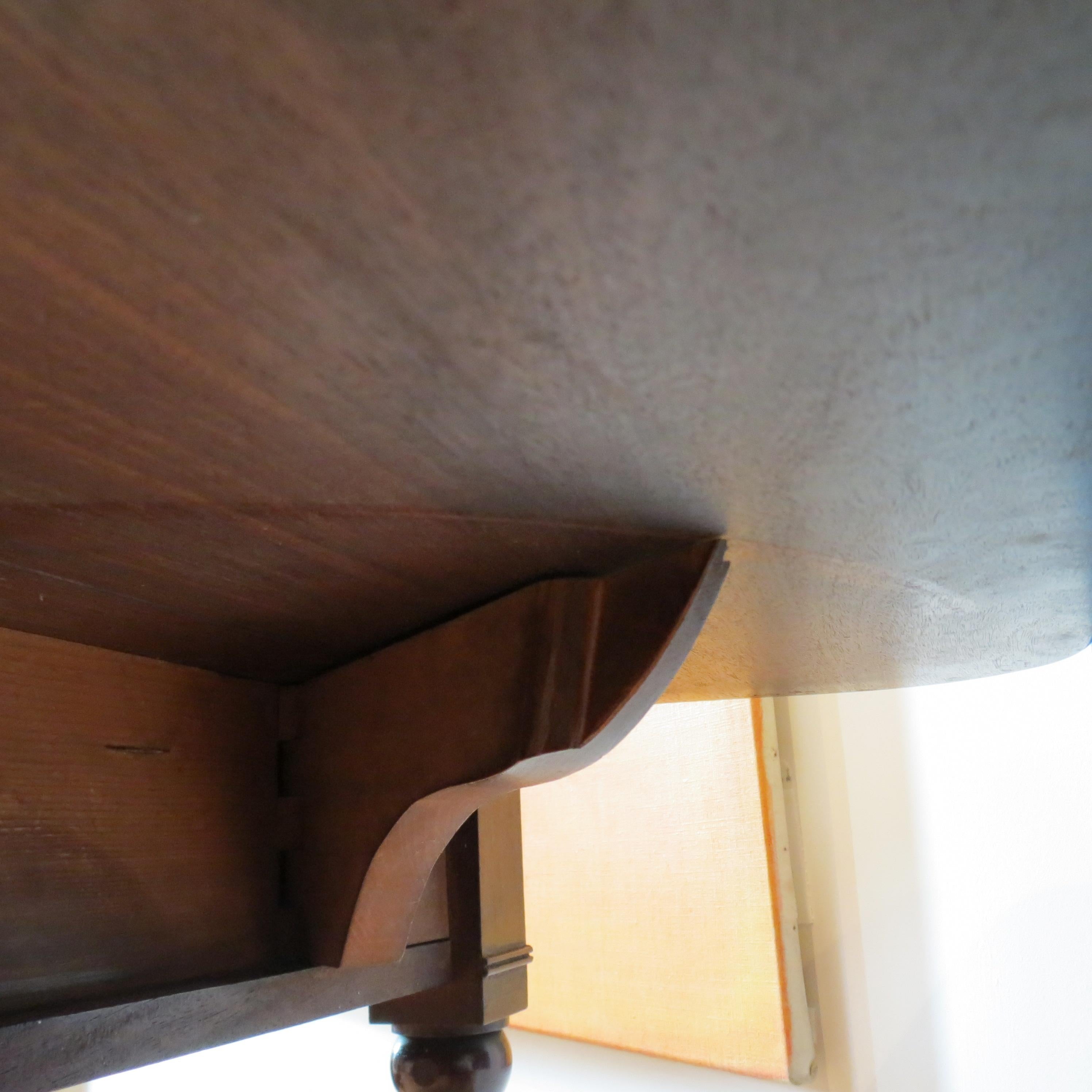 Antique Regency Mahogany Pembroke Table attributed to Gillows Lancaster For Sale 15