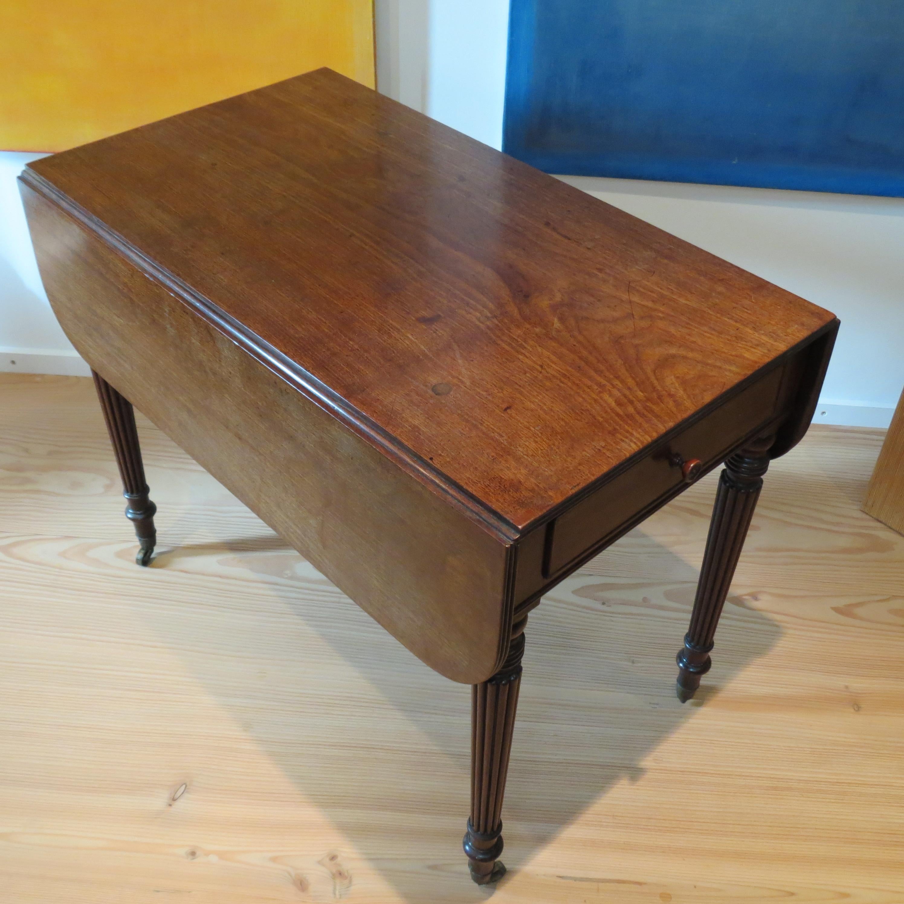 Antique Regency Mahogany Pembroke Table attributed to Gillows Lancaster In Good Condition For Sale In Stow on the Wold, GB