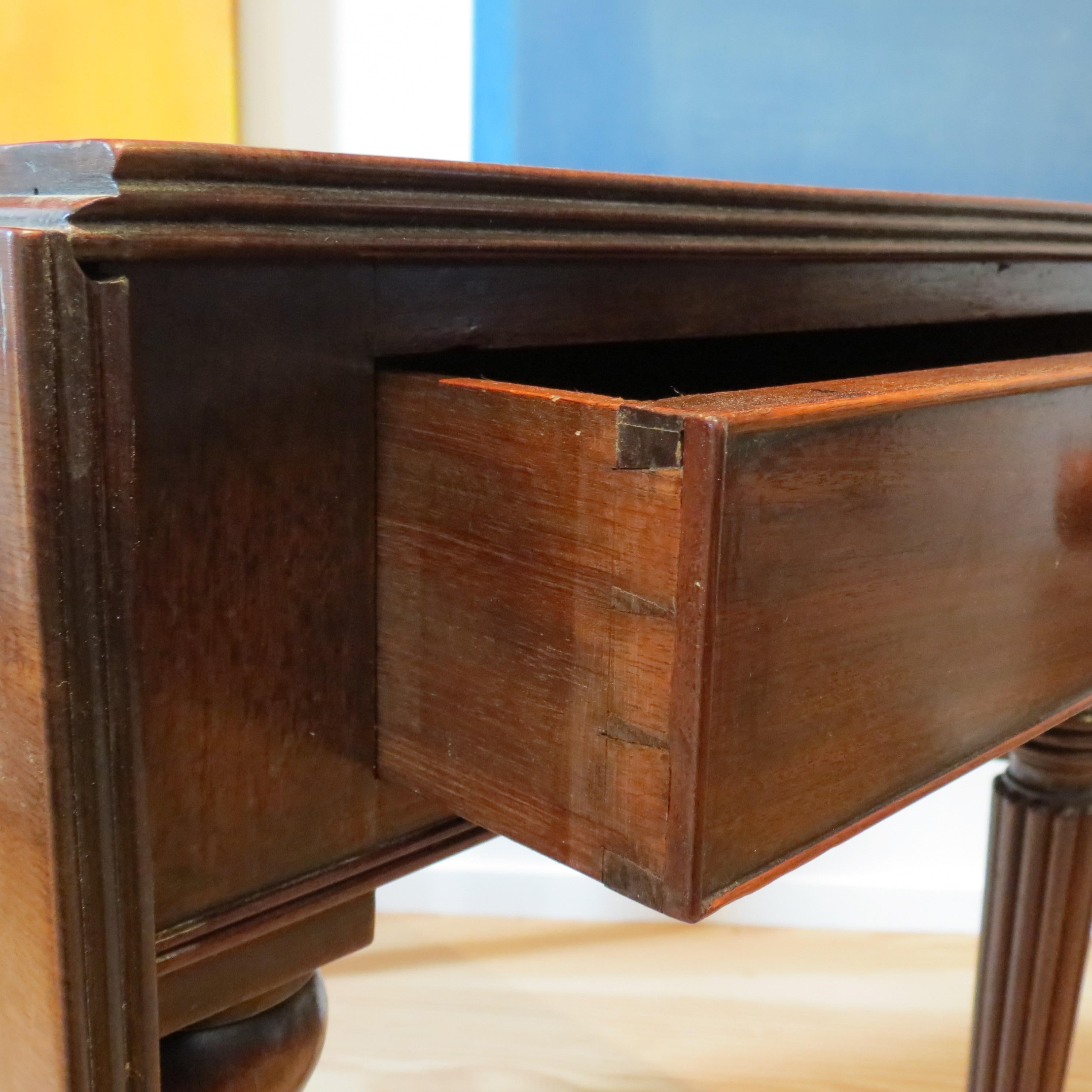 Antique Regency Mahogany Pembroke Table attributed to Gillows Lancaster For Sale 3