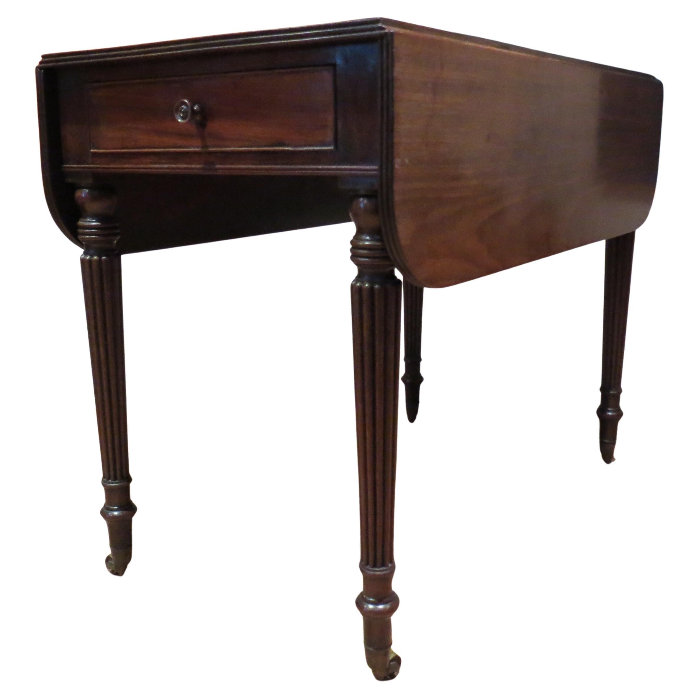 Antique Regency Mahogany Pembroke Table attributed to Gillows Lancaster For Sale
