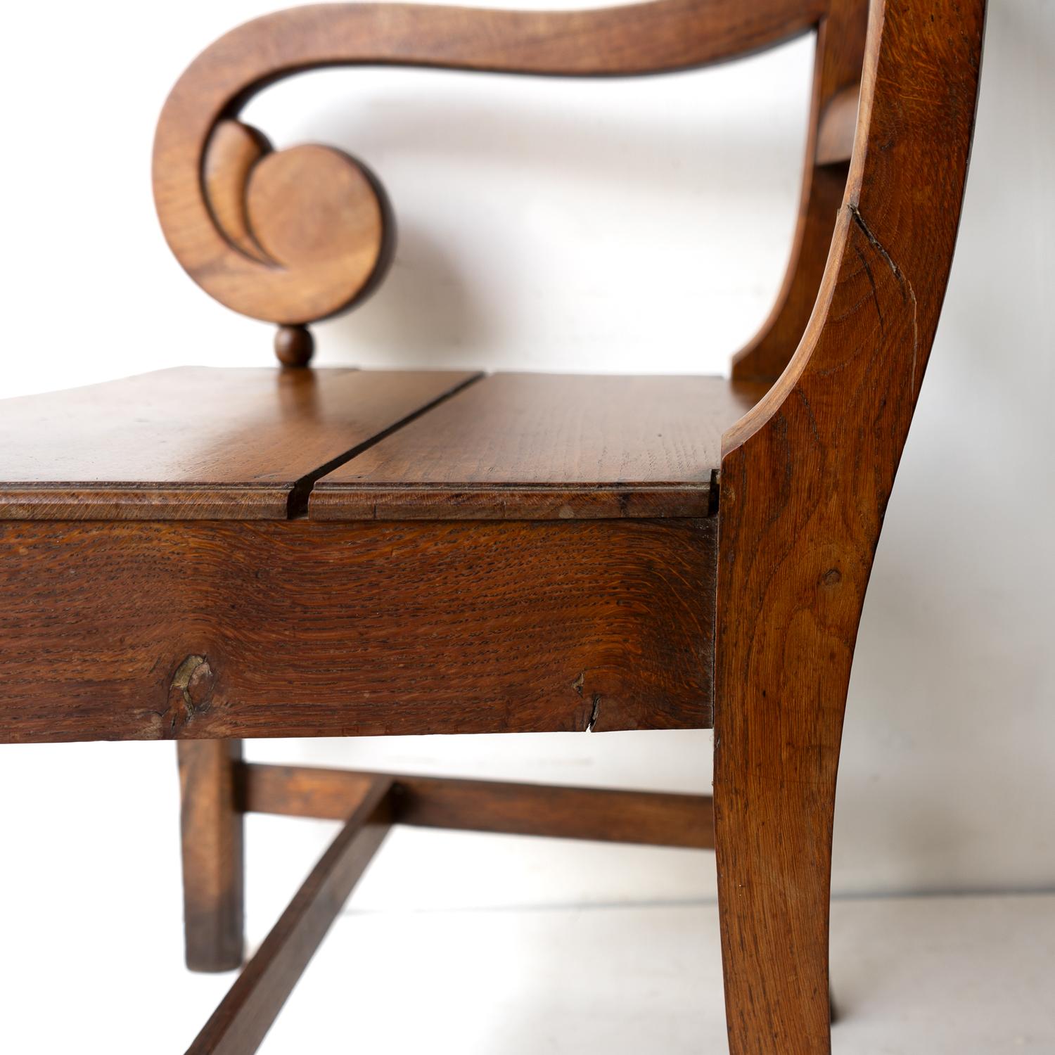 Fauteuil ancien en chêne à volutes de style Régence, chaise coudée du début du 19e siècle 6