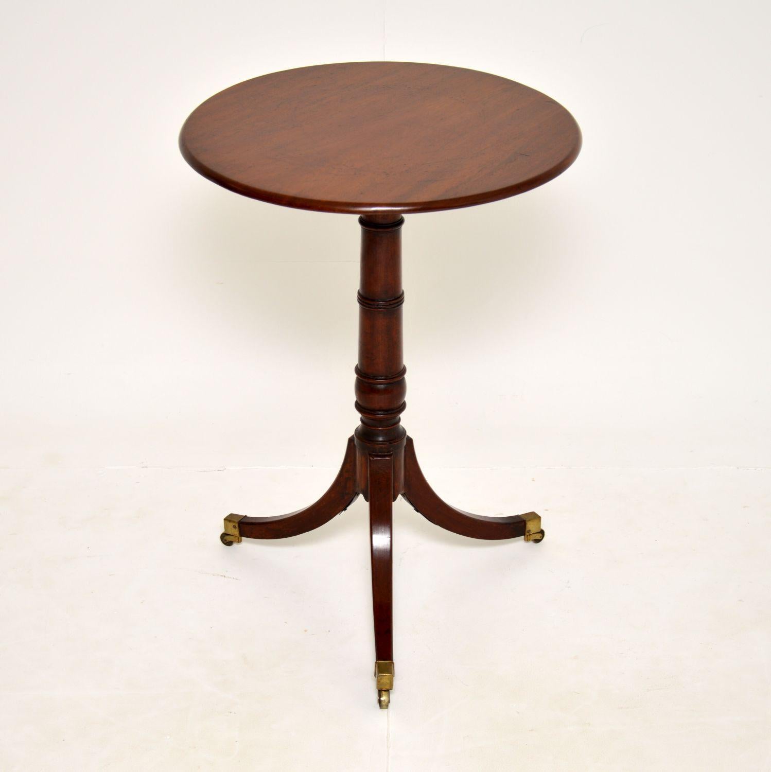 A beautiful and elegant antique Regency period occasional table. This was made in England & I would date it from around the 1810-1830’s period.

The quality is fantastic, this is very well built and sits on a well turned gun barrel base with