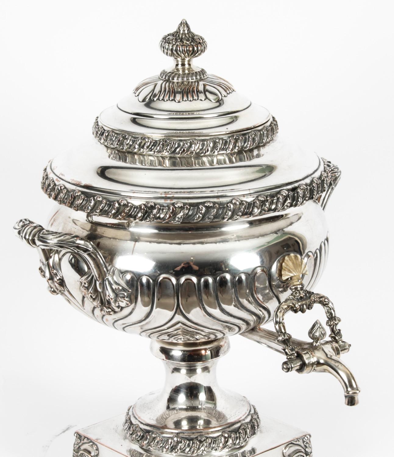 Antiguo Samovar Urna de Té chapada en Plata de Sheffield Siglo XIX en venta 5